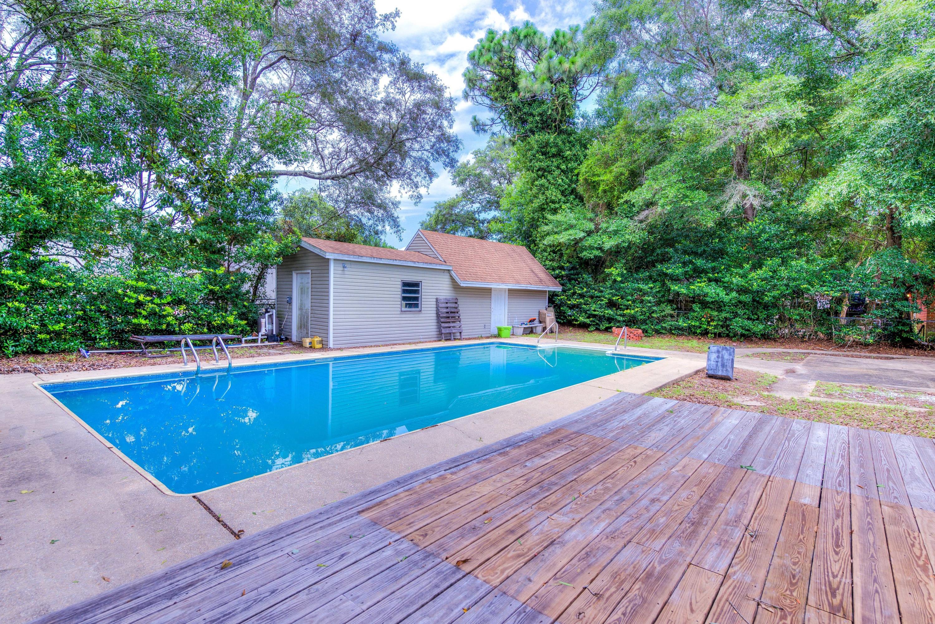 CAROL ANNE MANOR - Residential