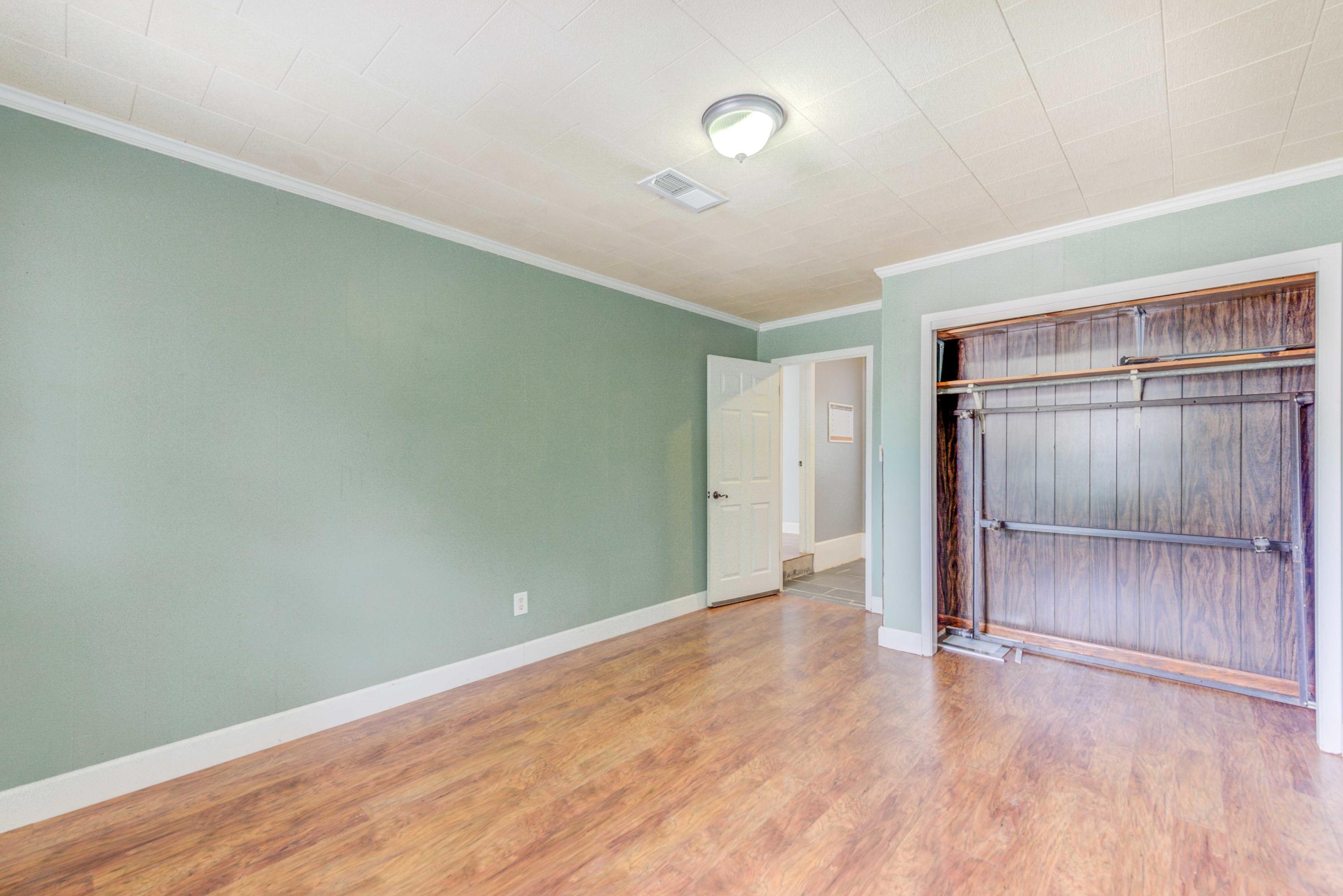 CAROL ANNE MANOR - Residential