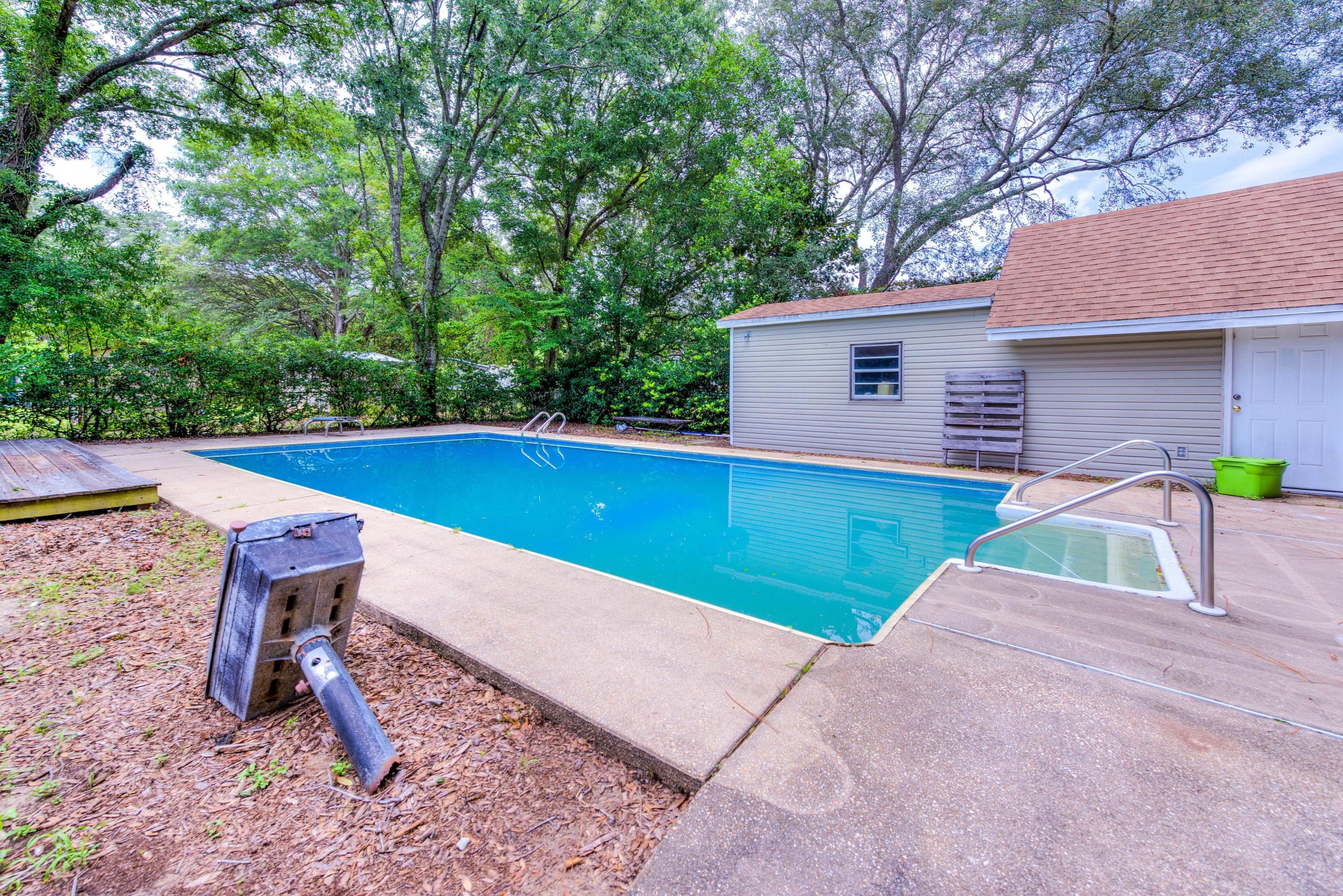 CAROL ANNE MANOR - Residential