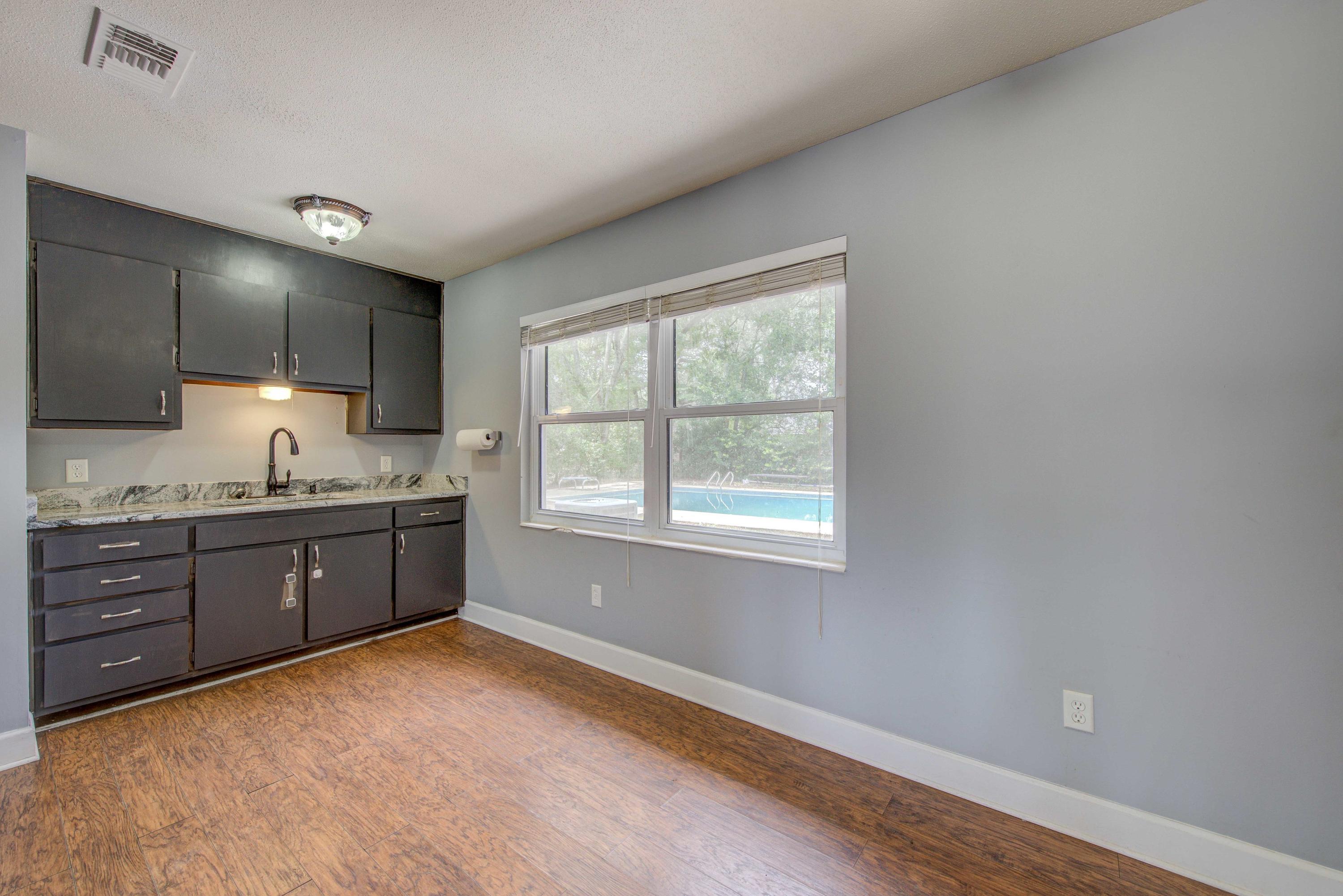 CAROL ANNE MANOR - Residential