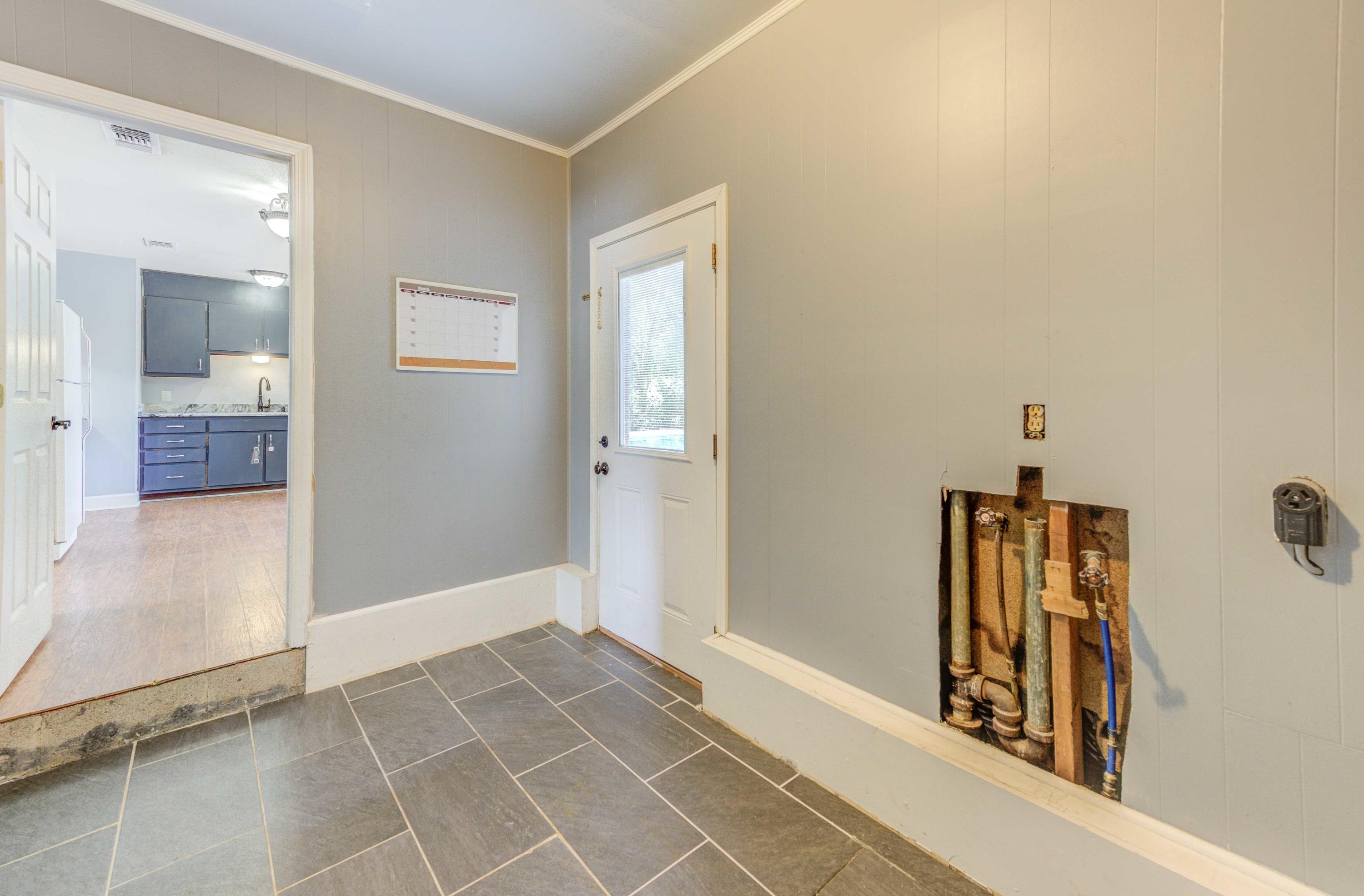 CAROL ANNE MANOR - Residential