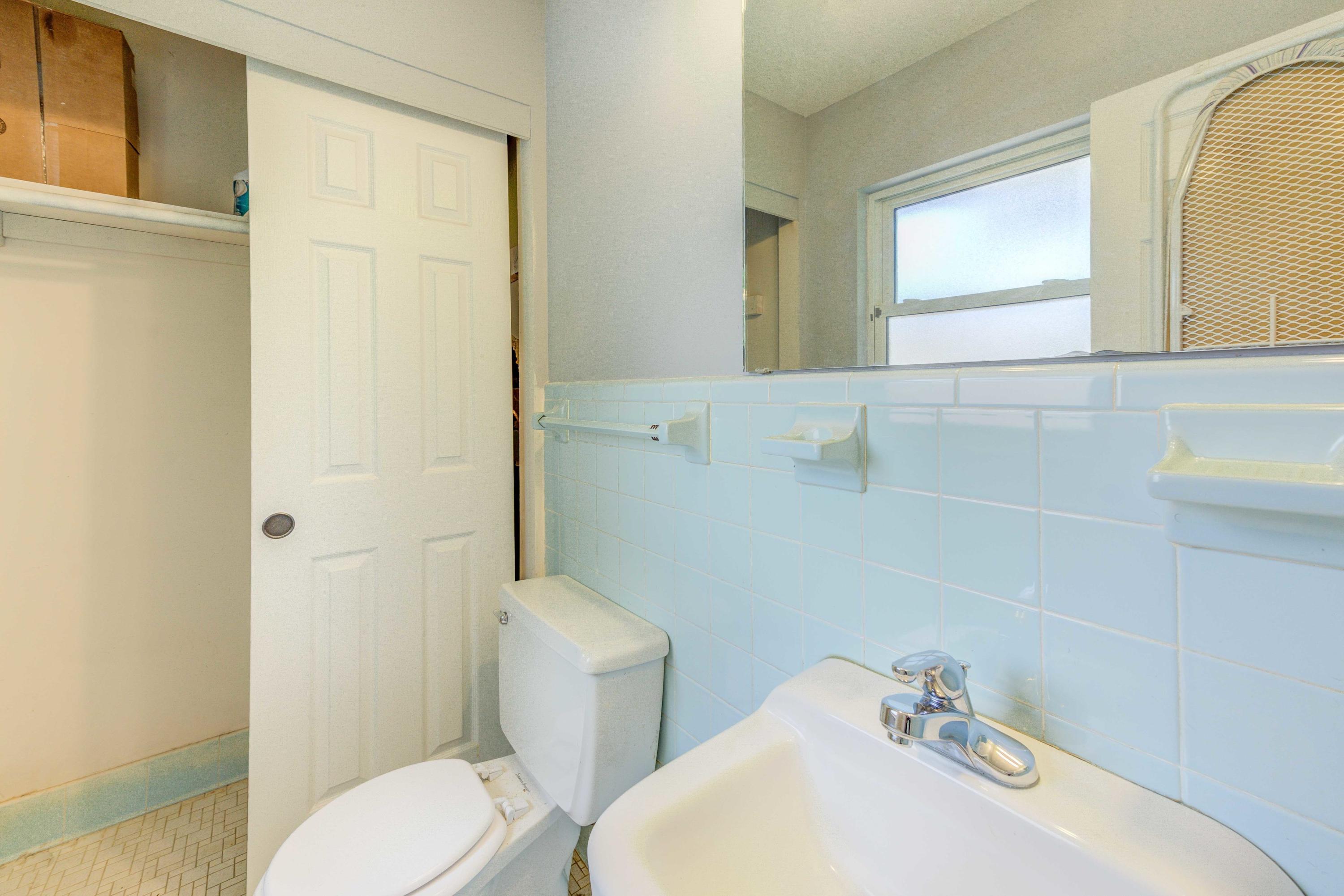 CAROL ANNE MANOR - Residential