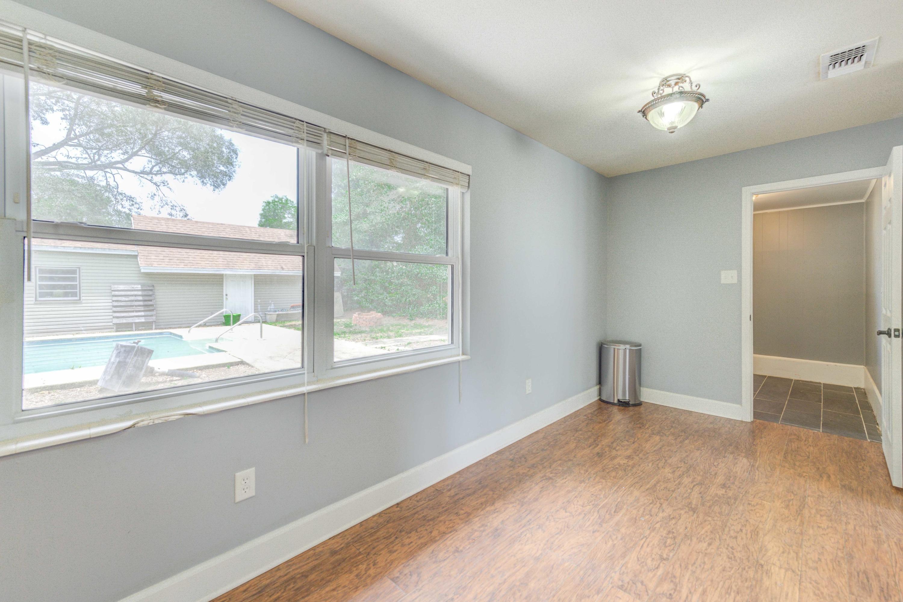 CAROL ANNE MANOR - Residential