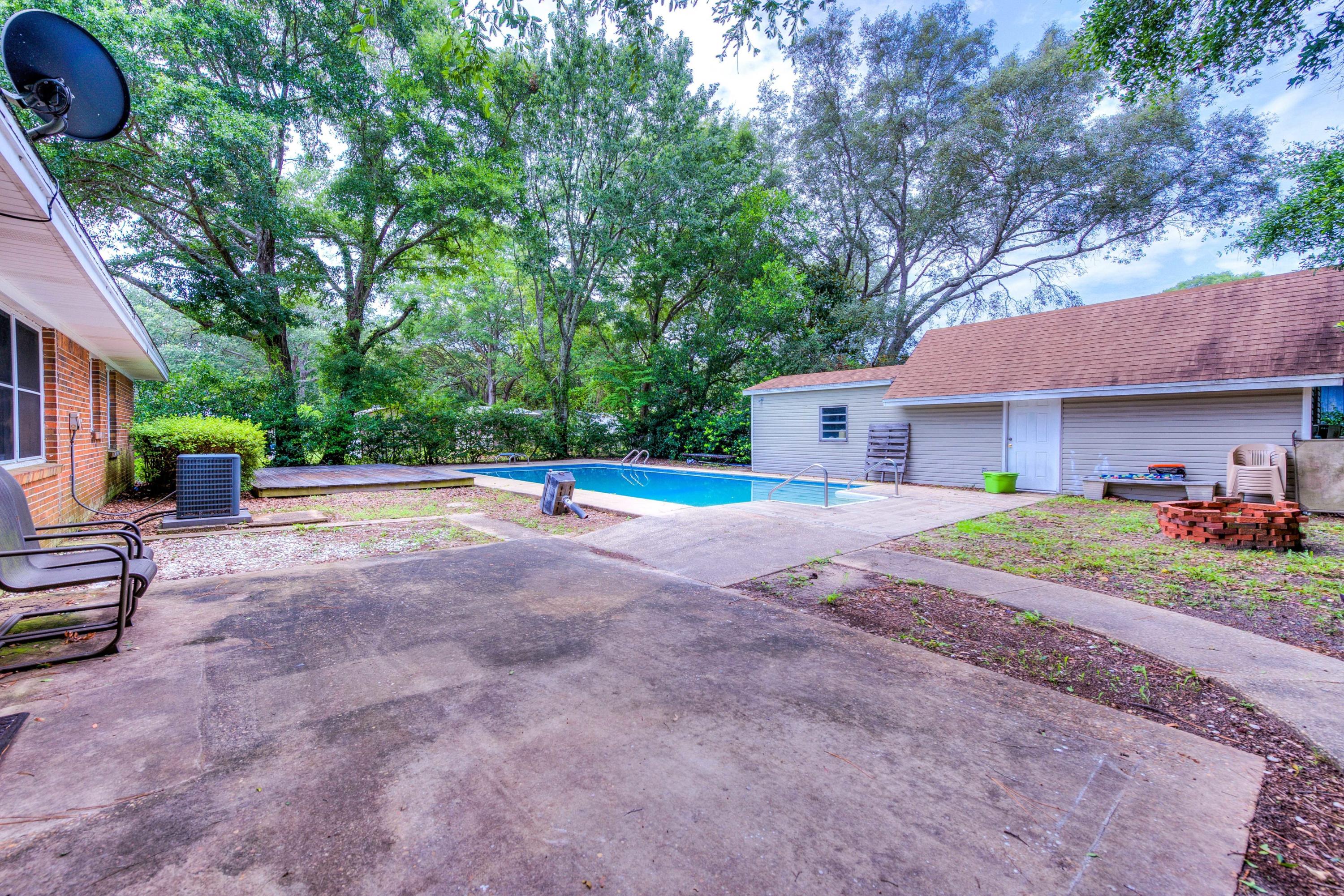 CAROL ANNE MANOR - Residential