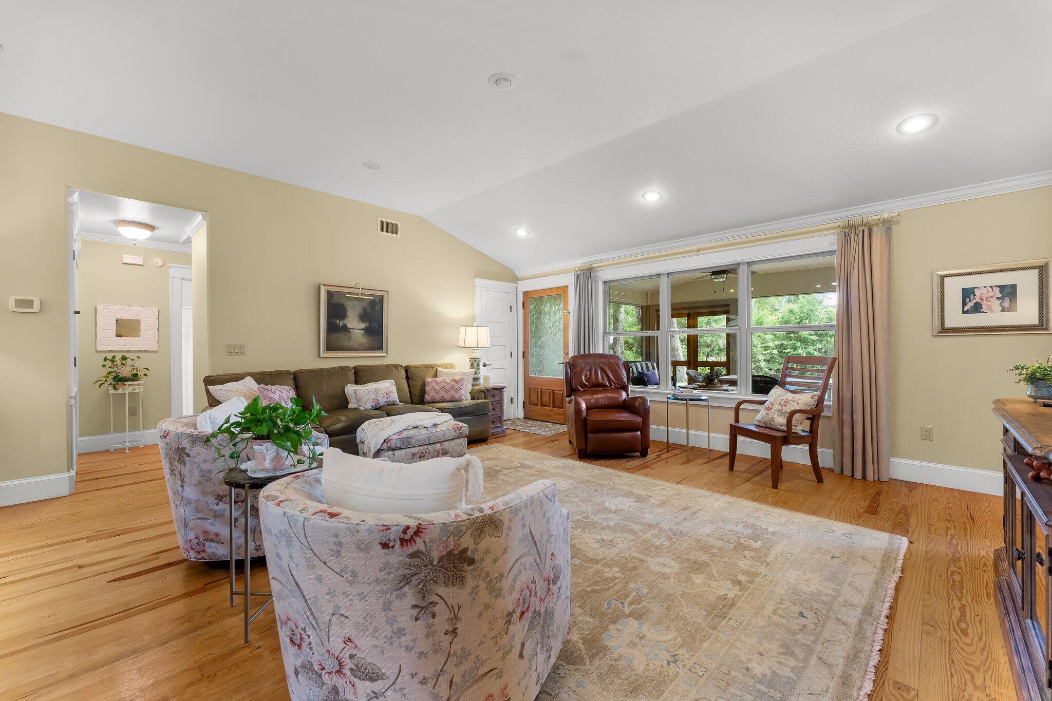 TWIN OAKS FIRST ADDITION - Residential
