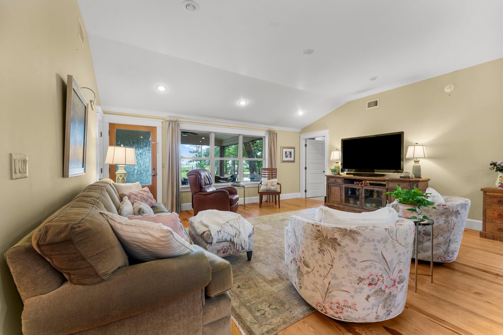 TWIN OAKS FIRST ADDITION - Residential