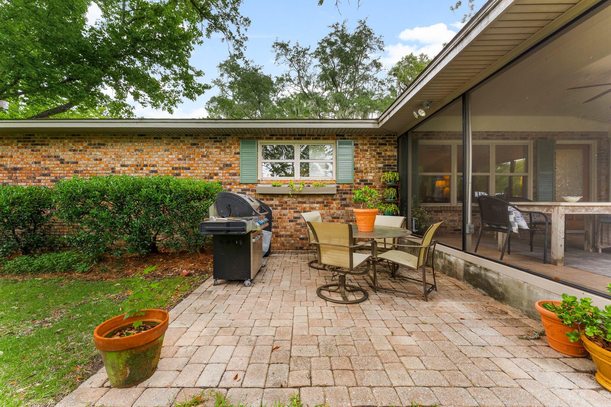 TWIN OAKS FIRST ADDITION - Residential