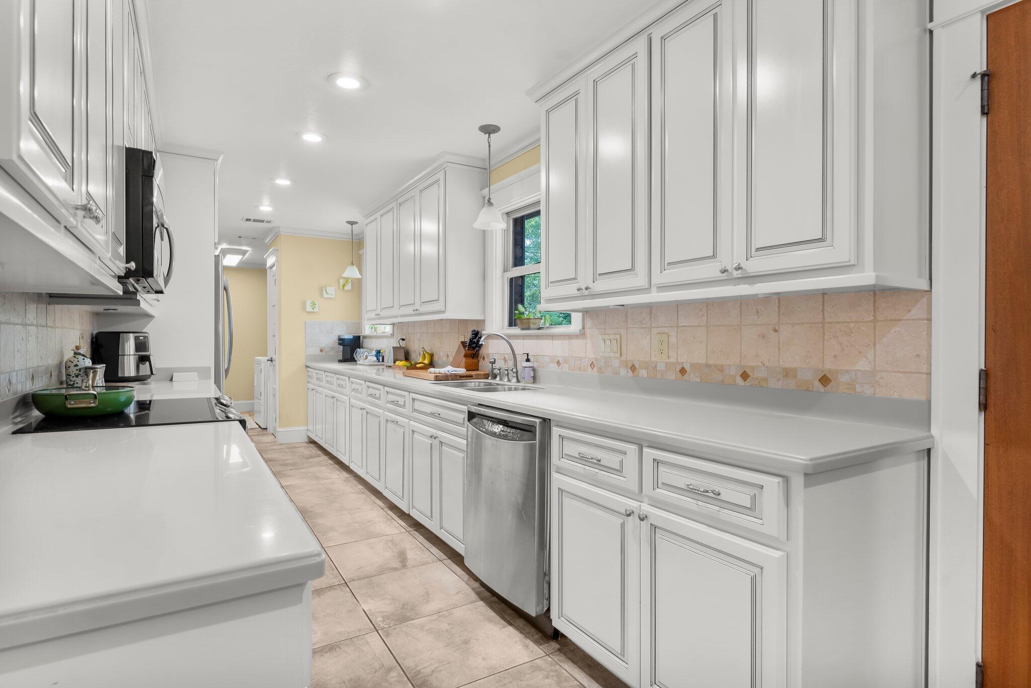 TWIN OAKS FIRST ADDITION - Residential