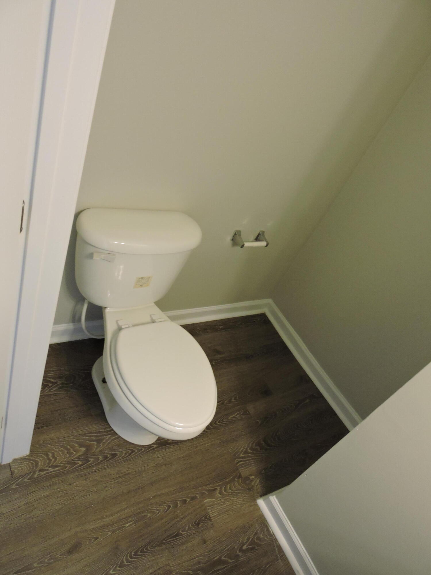 ROLLING PINES - Residential Lease