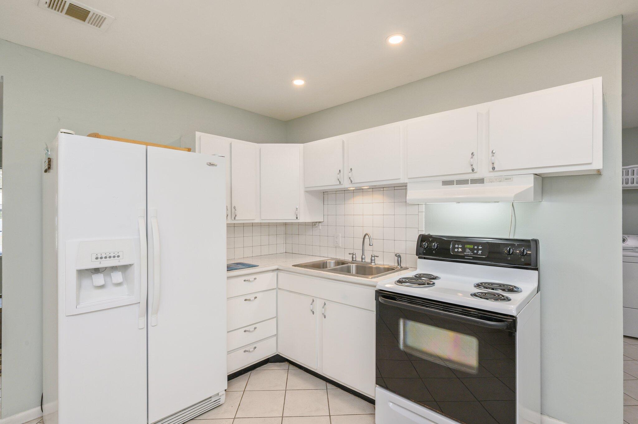 SMITH S/D LOT 1 BLK 1 - Residential