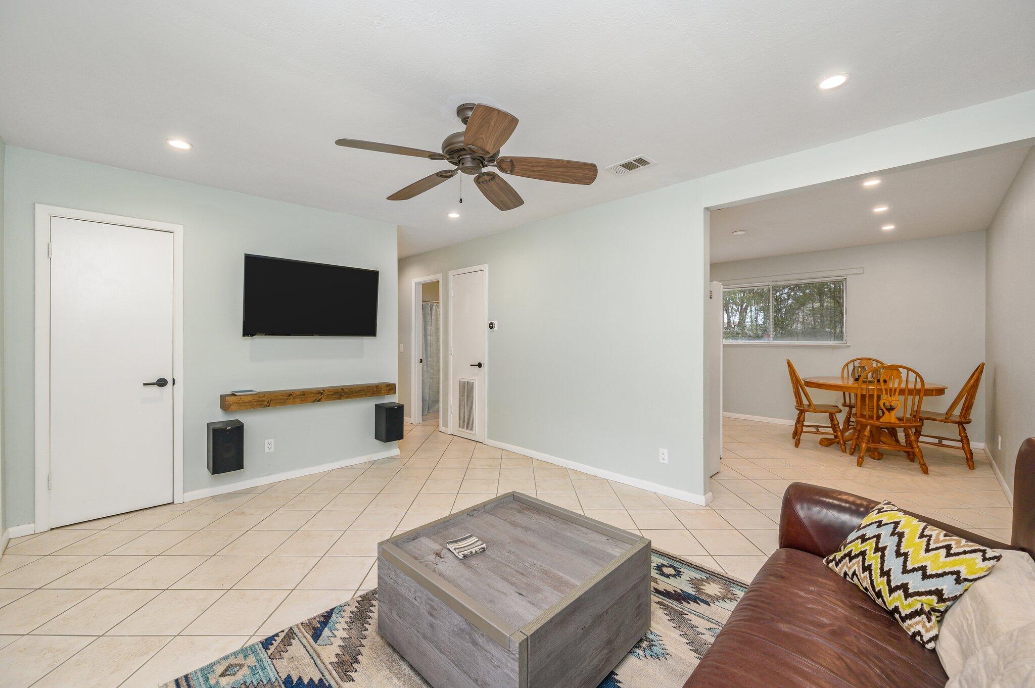 SMITH S/D LOT 1 BLK 1 - Residential