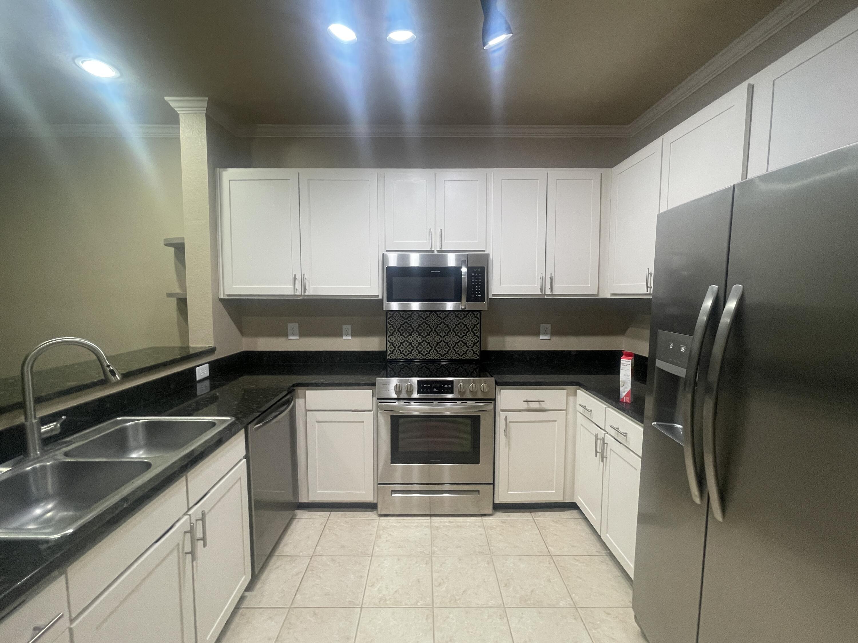 VERANDAS OF FREEPORT, THE - Residential Lease