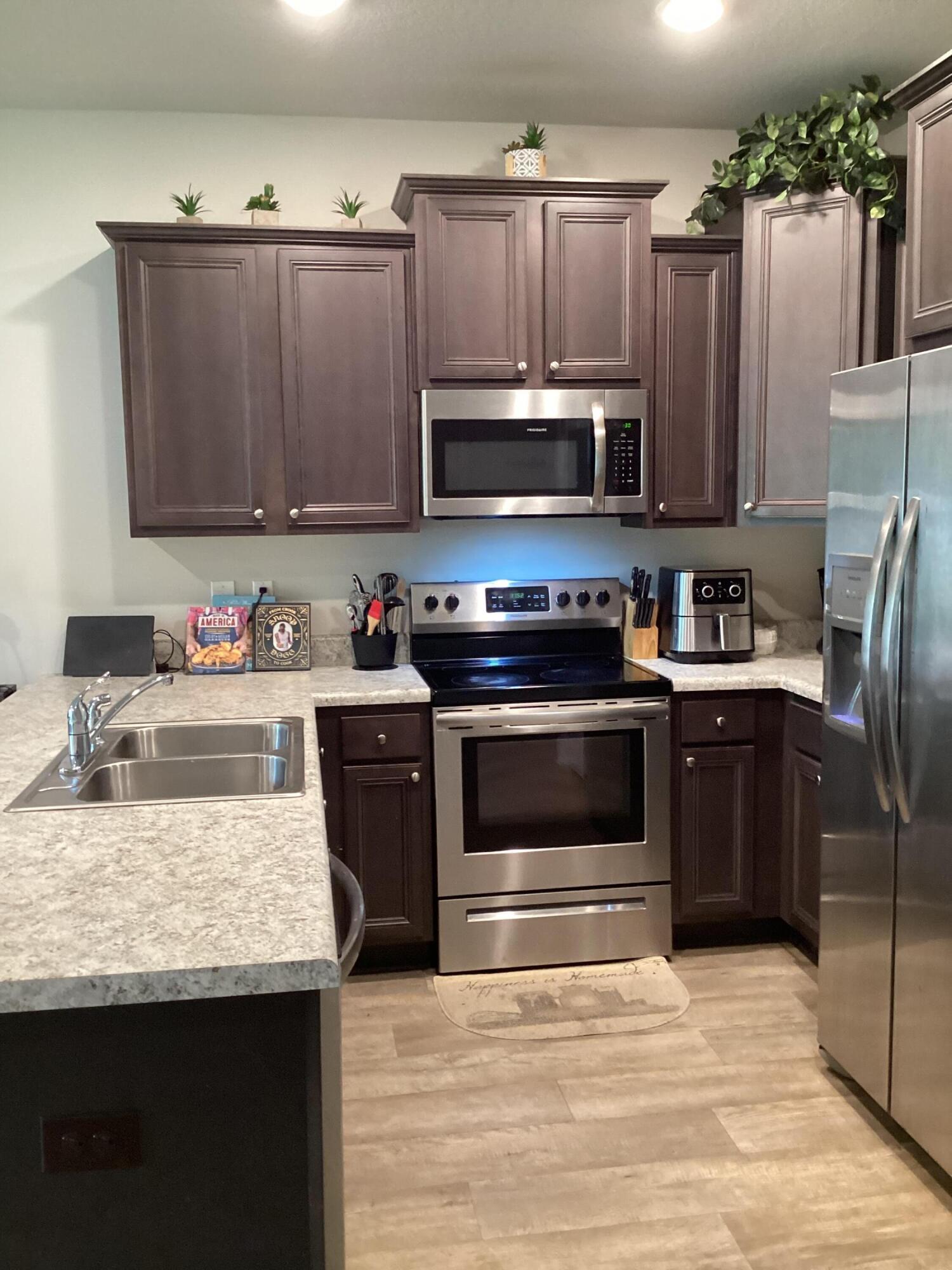 SAUFLEY FIELD TOWNHOMES - Residential