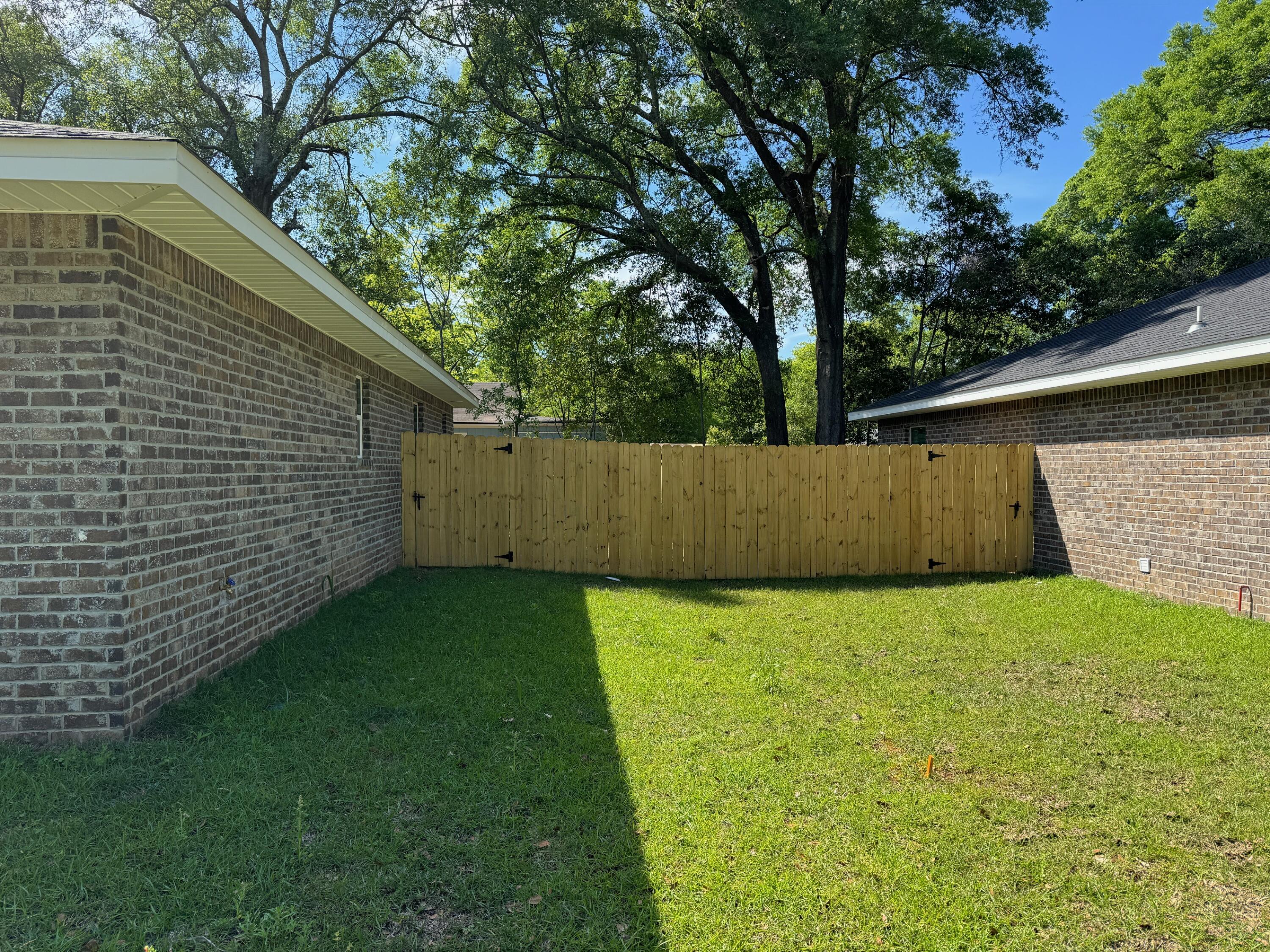 Crestview S1/2 LOTS 11 & 12 BLK 110 - Residential