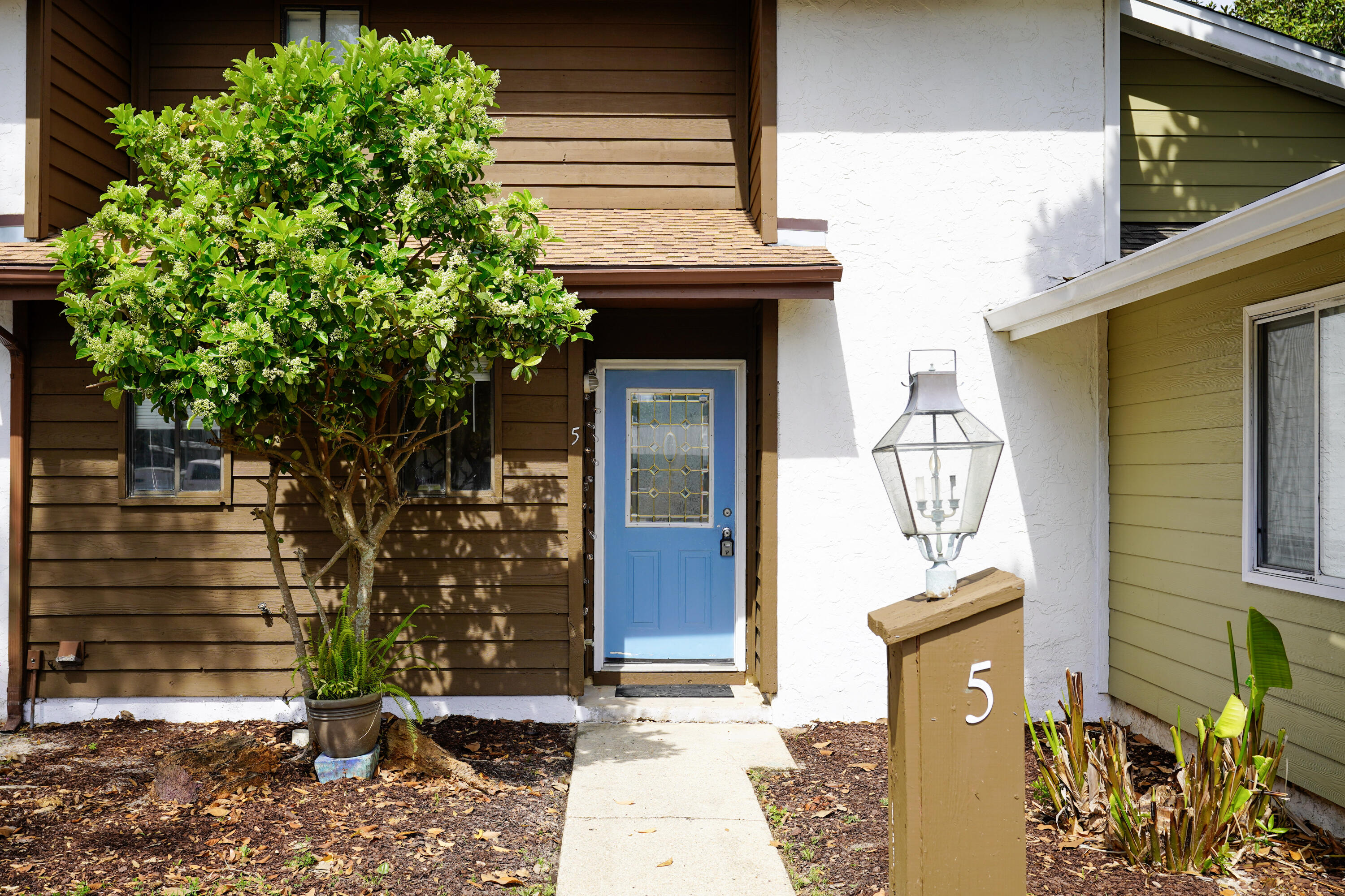 2 bedroom 1.5 bath in Destin Proper. No HOA. BRAND NEW LVP AND CARPET on 4/12/25. Enjoy easy access to Main St. Park, boat launch, Destin Harbor and the beautiful beaches. Less than a mile from Destin Elementary, this townhome features a downstairs half bath, closet, kitchen, living, dining and utility room. Upstairs you will find two bedrooms and one full bath. Exterior upgrades include: new roof in June of 2021. New siding in the back and new exterior paint. Interior upgrades include: 2 new toilets in 2022, new faucets in kitchen, both bathrooms along with new stove and dishwasher in 2021. AC has $4000 in improvements including new blower motor 2022, all vents cleaned and added freon in 2023. AC gets cold quickly! Parking for 4 vehicles with large yard and mature trees.