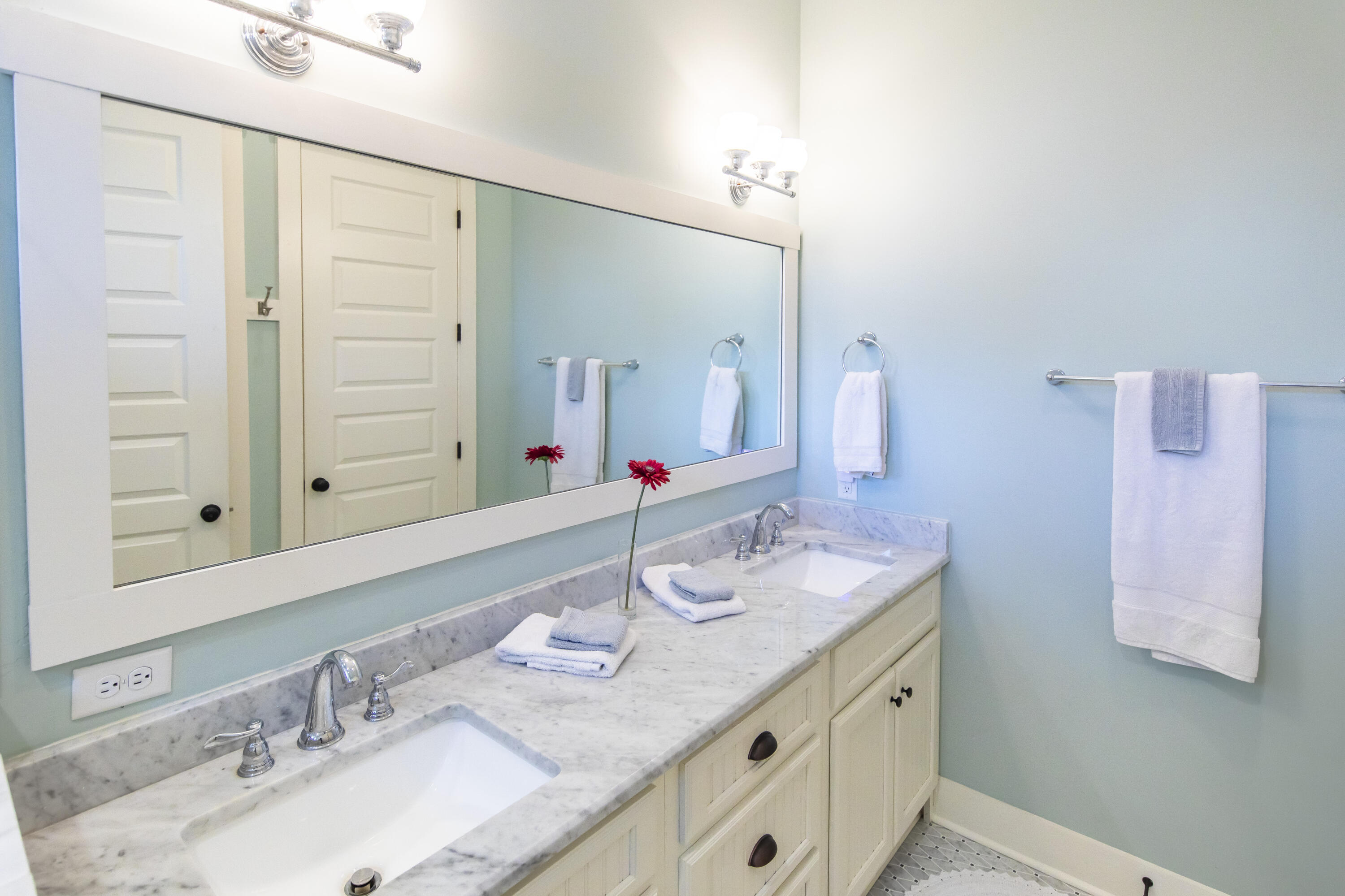 LAKESHORE ESTATES - Residential