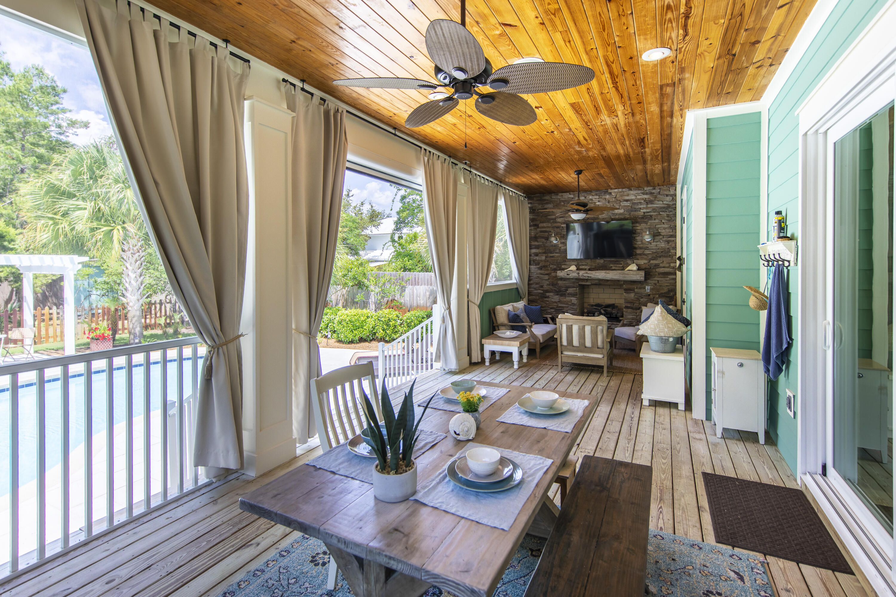 LAKESHORE ESTATES - Residential