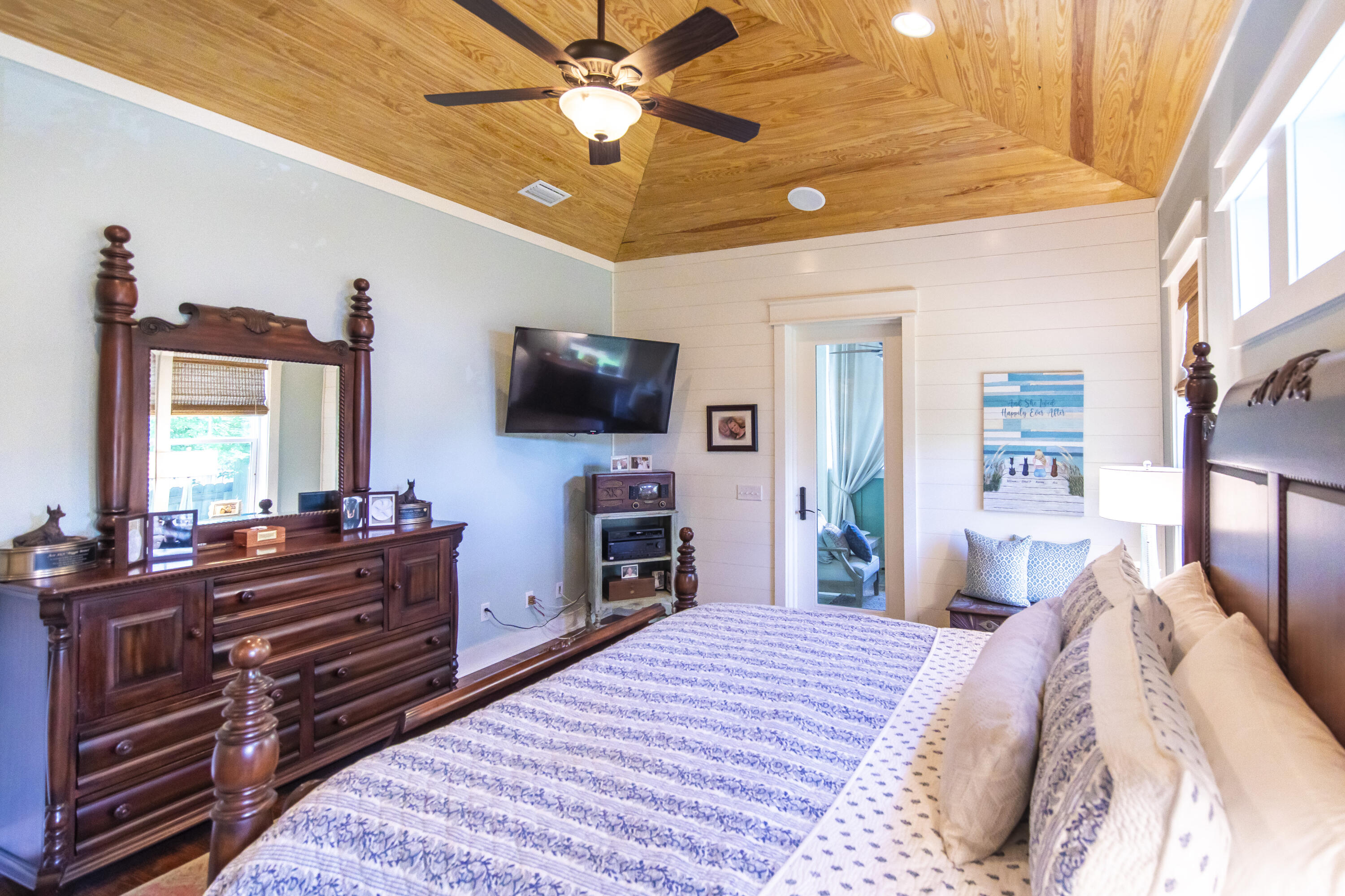 LAKESHORE ESTATES - Residential