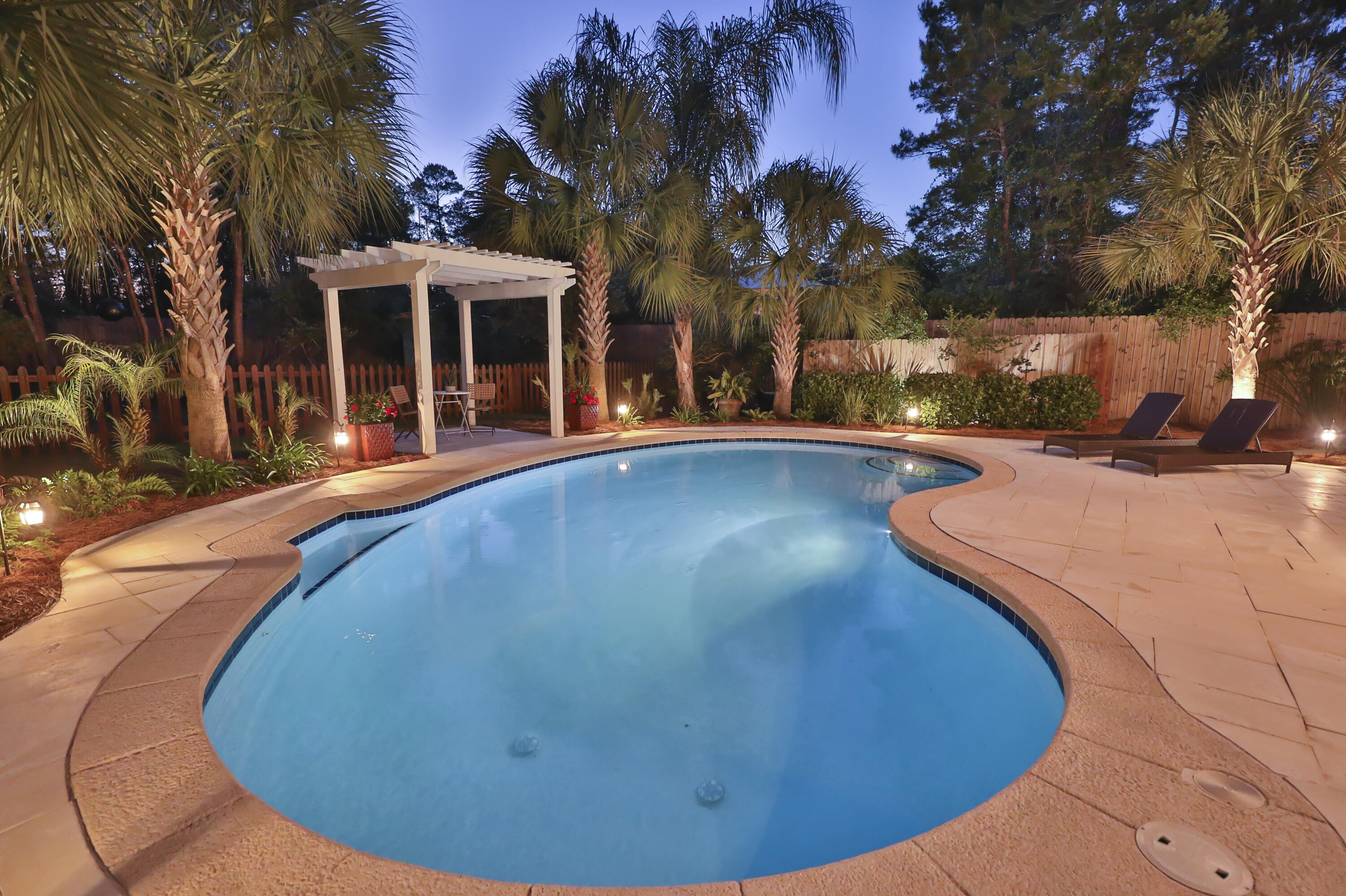 LAKESHORE ESTATES - Residential