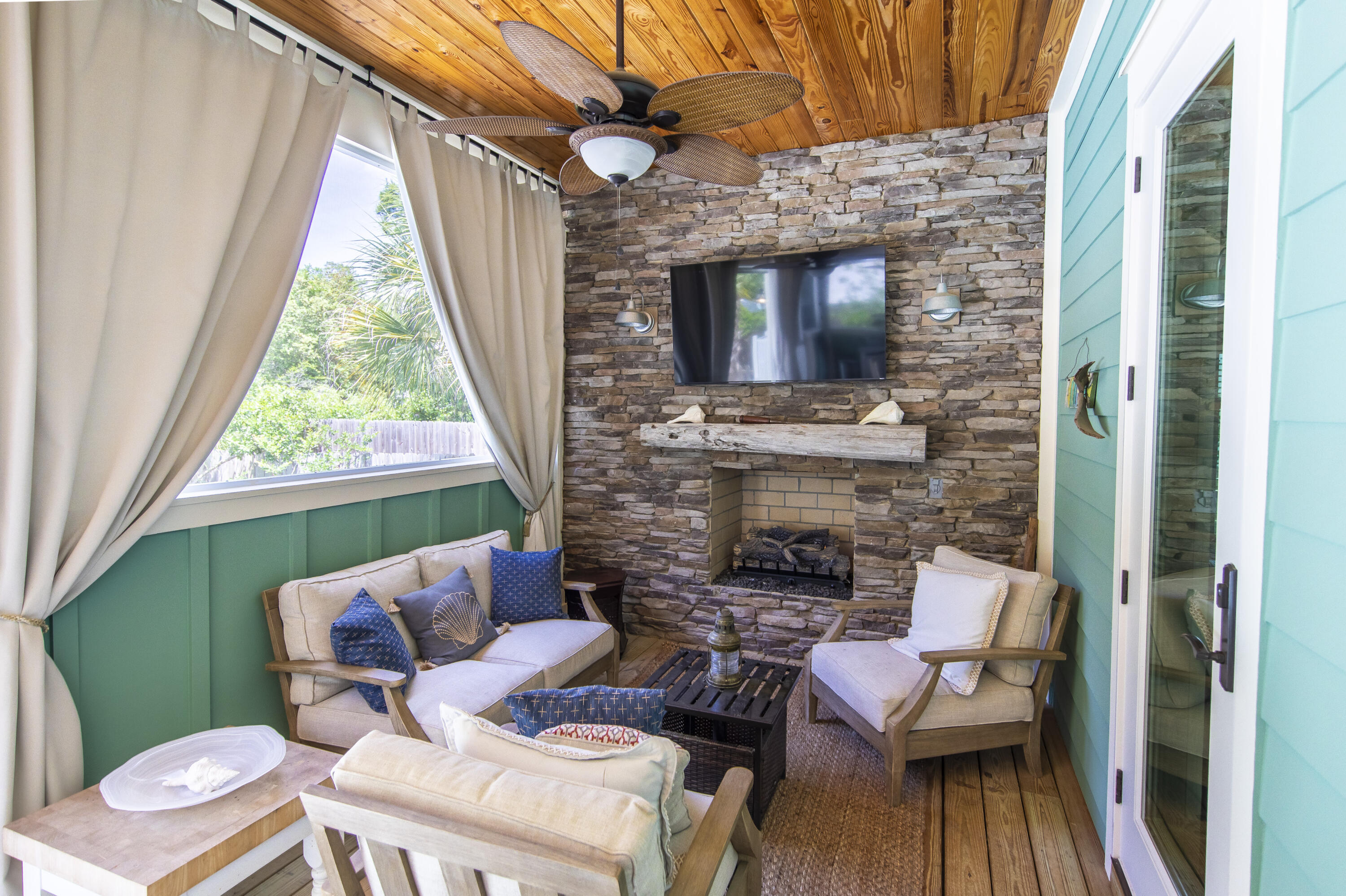 LAKESHORE ESTATES - Residential