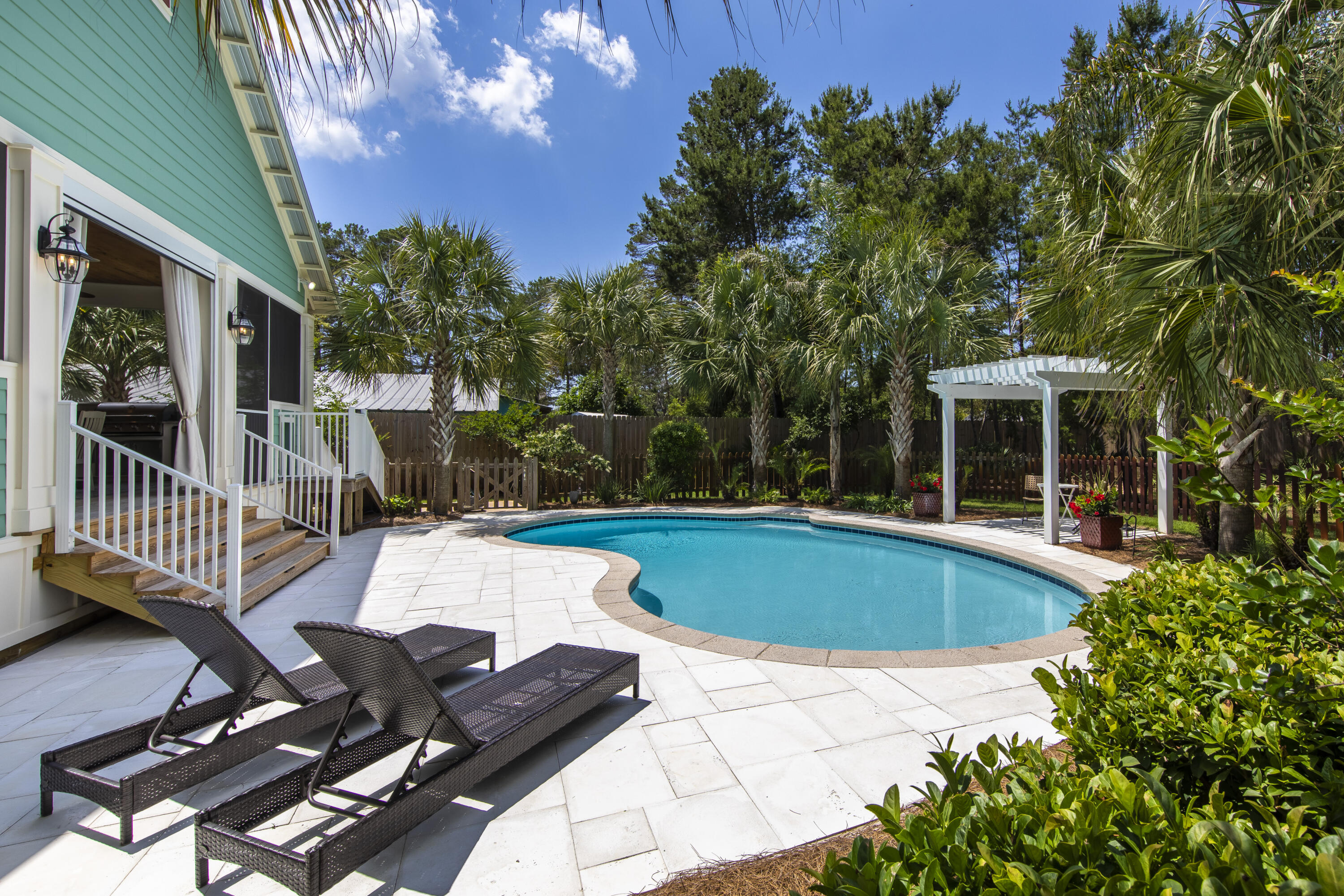 LAKESHORE ESTATES - Residential