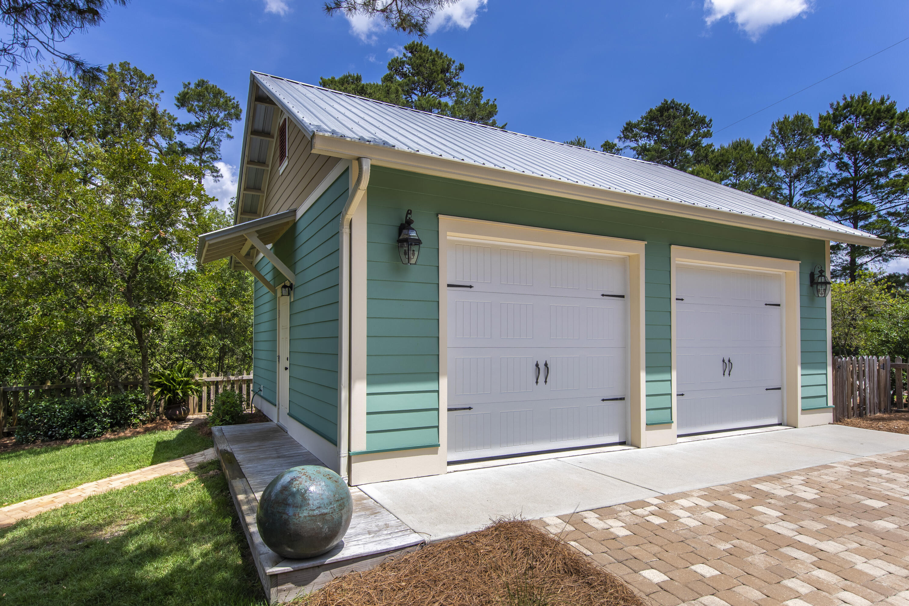 LAKESHORE ESTATES - Residential