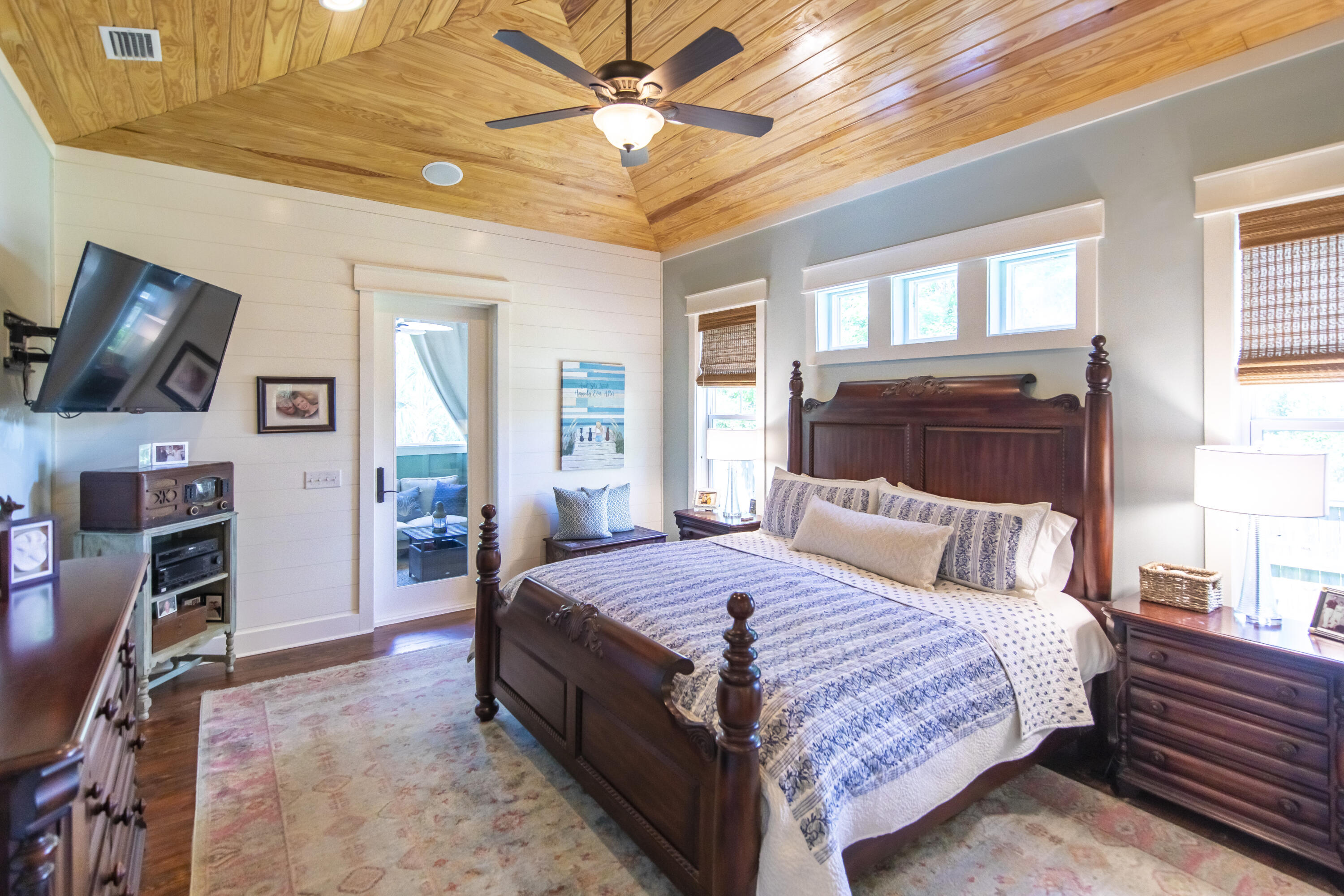 LAKESHORE ESTATES - Residential