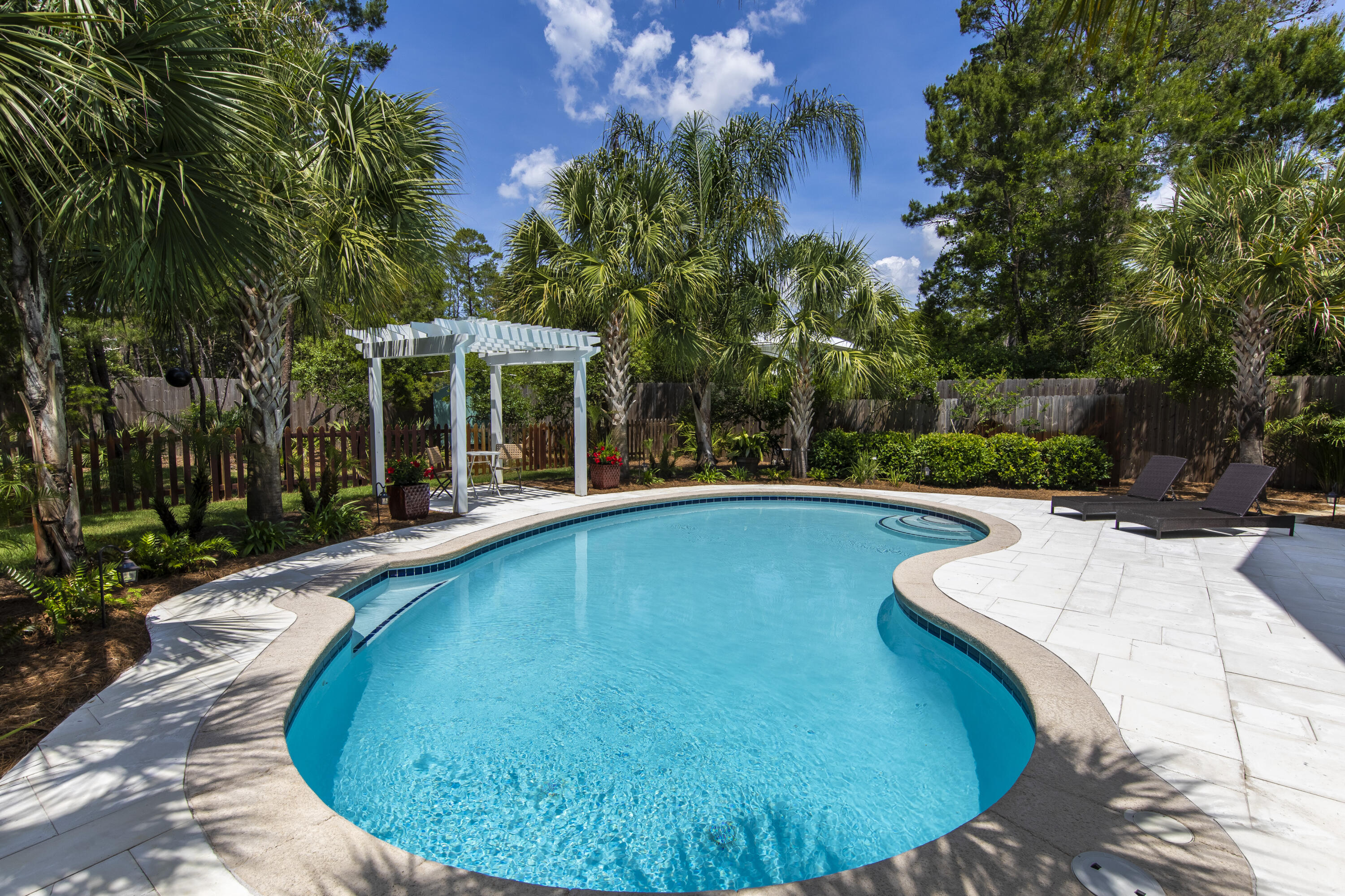 LAKESHORE ESTATES - Residential