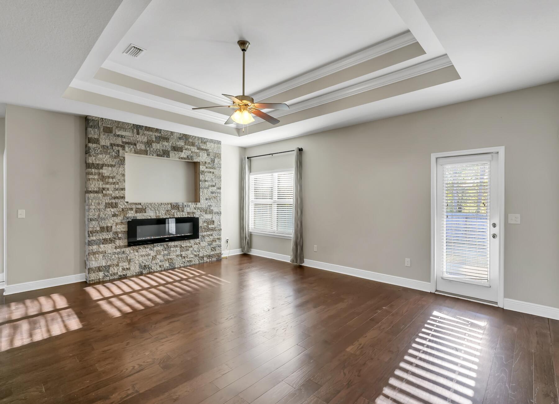 AUTUMN WOODS - Residential Lease