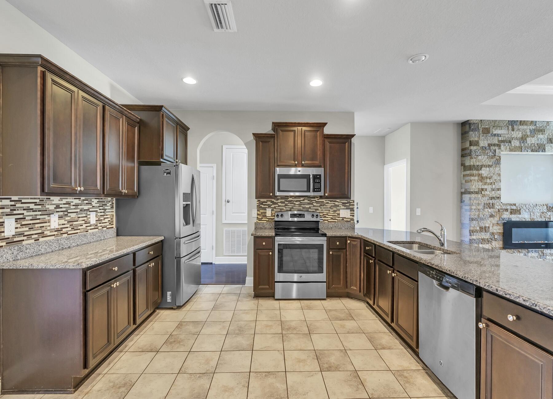 AUTUMN WOODS - Residential Lease