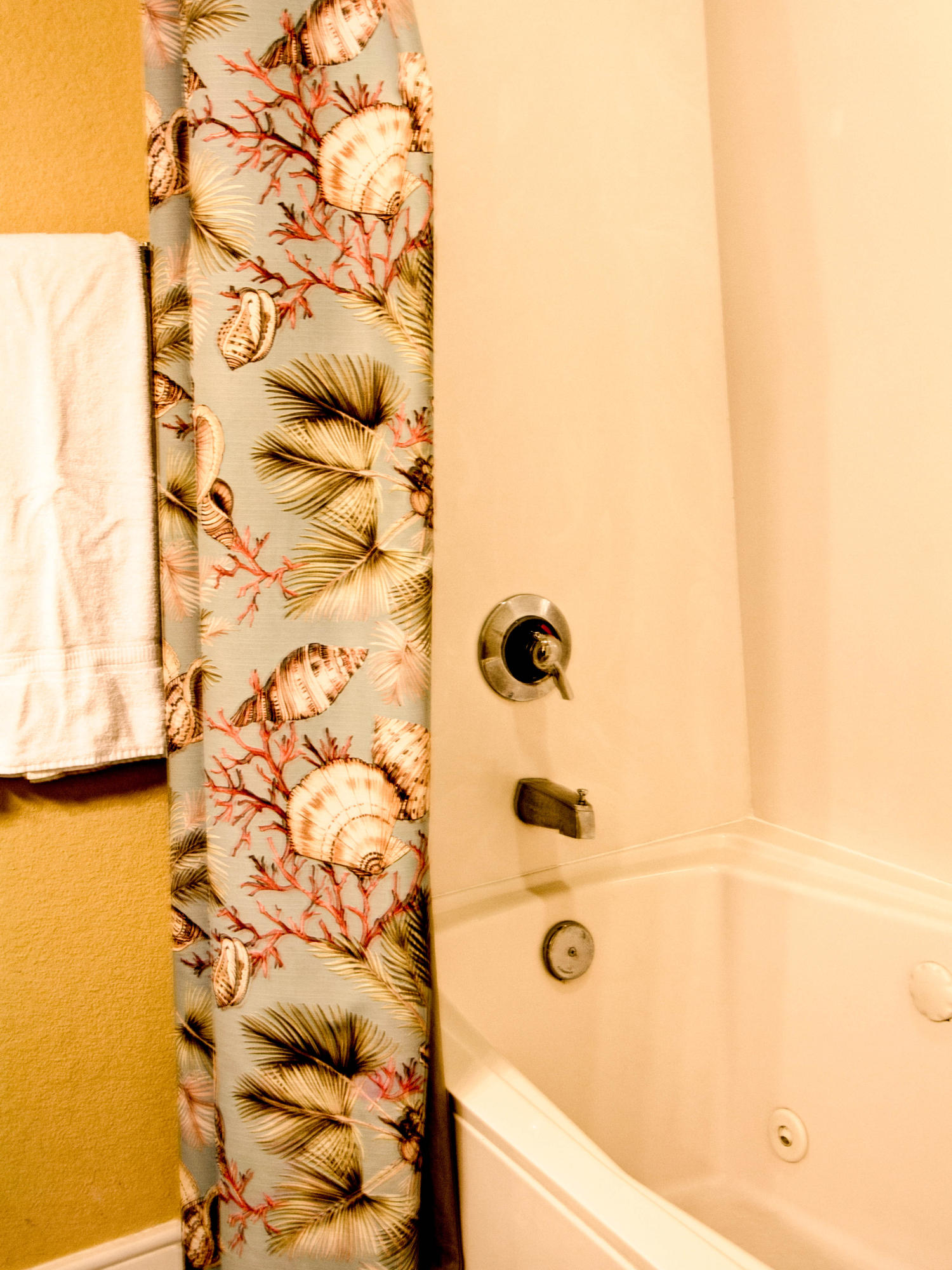 MAJESTIC BEACH TOWERS II - Residential