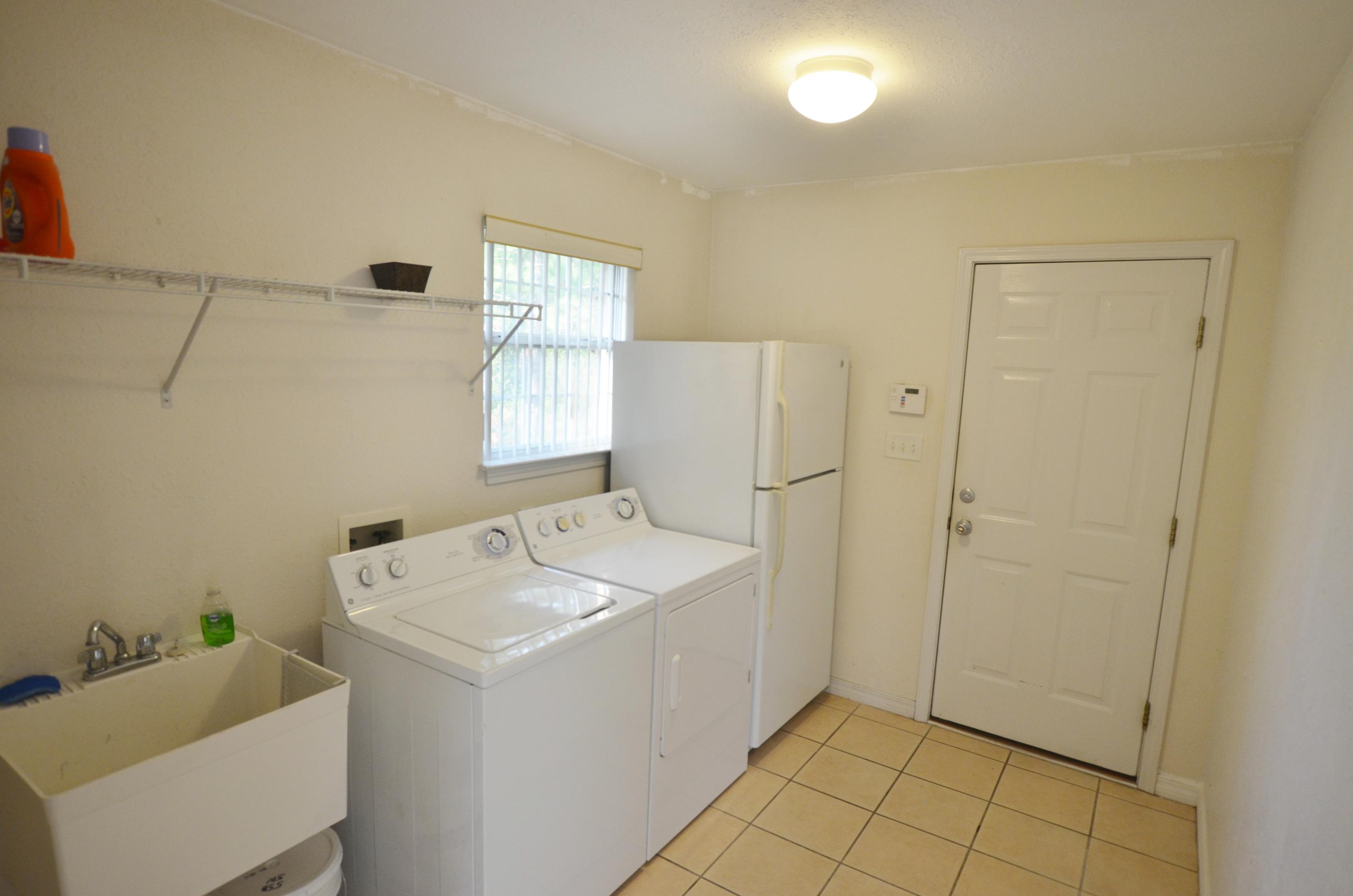 DRIFTWOOD ESTATES - Residential Lease