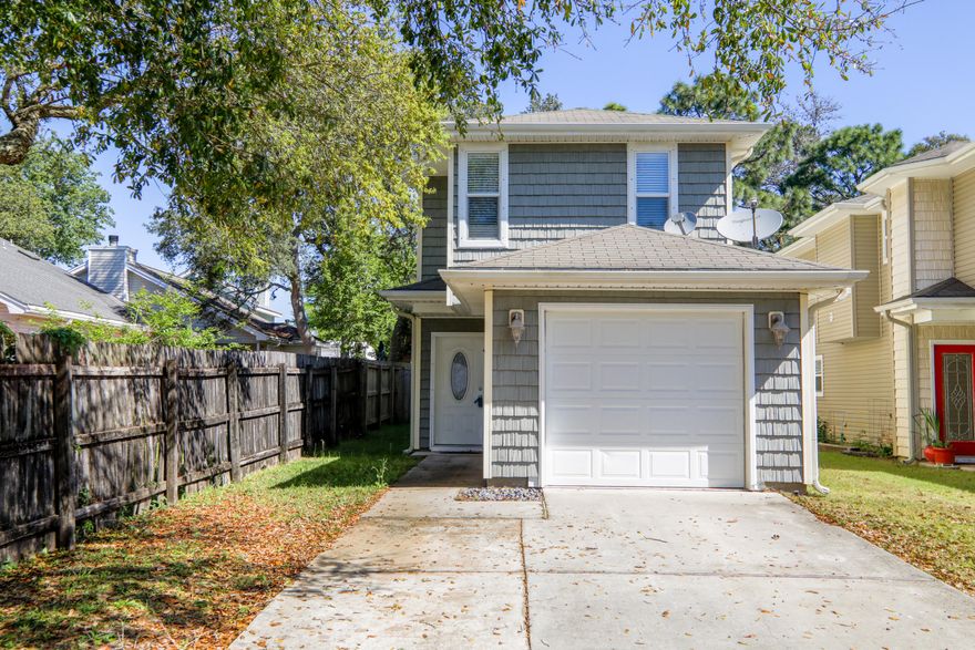 *Must See 360 Virtual Tour in Photos section* This Tracy Acree built home offers a super plan with 2 Master Suites w/garden tub and shower, large vanity and large work in closets. This laundry room is conveniently located between the Master Suites. Tile flooring throughout the first floor, kitchen has Granite Counter tops, Breakfast bar, stainless appliances, a built in computer desk and pantry and skip Trowel ceilings.
