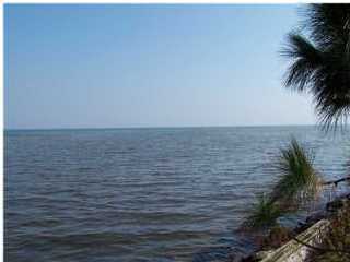 SECLUSION BAY - Land