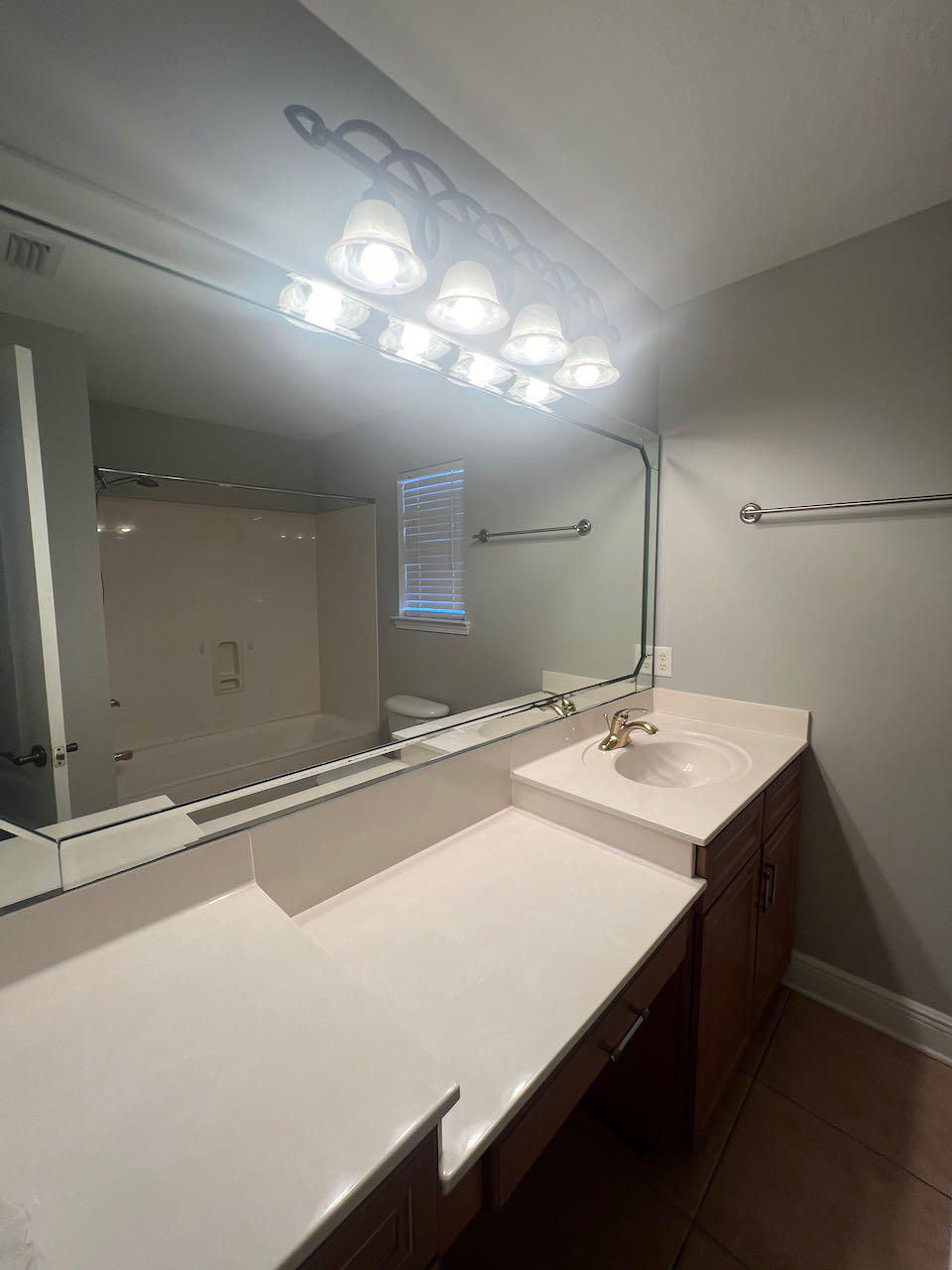 PORT DIXIE - Residential Lease