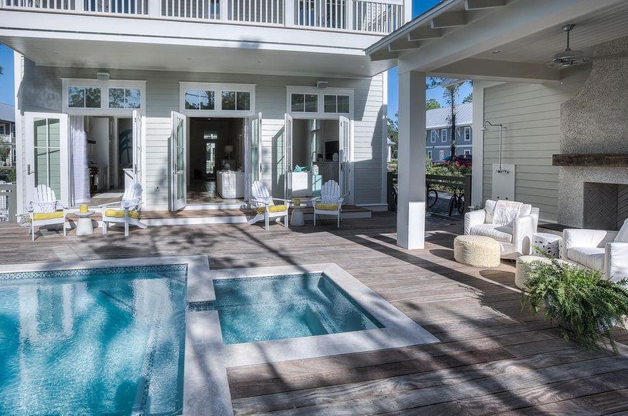 Beautiful Watercolor home, Romair built, outdoor cabana/fireplace and pool area