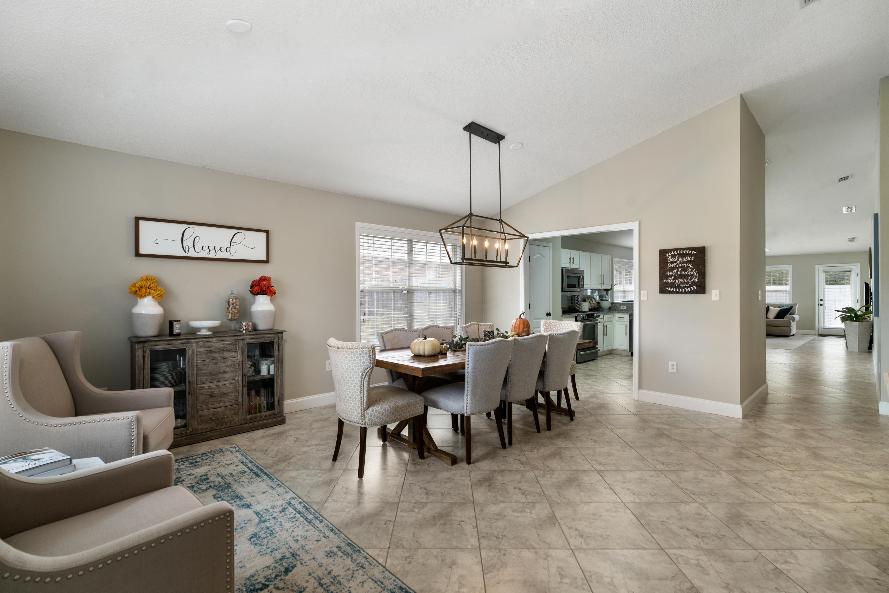 PARADISE RETREAT - Residential