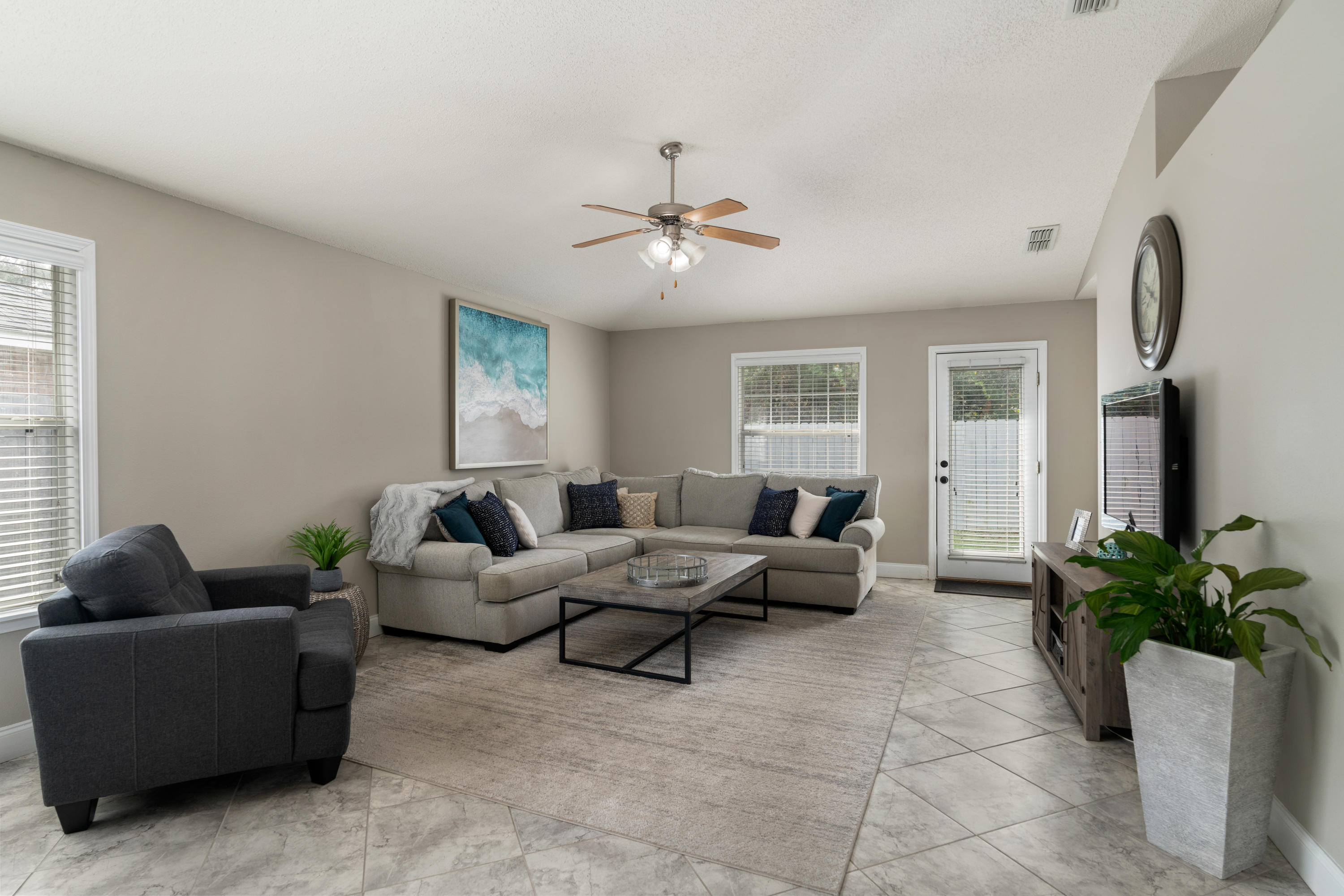 PARADISE RETREAT - Residential