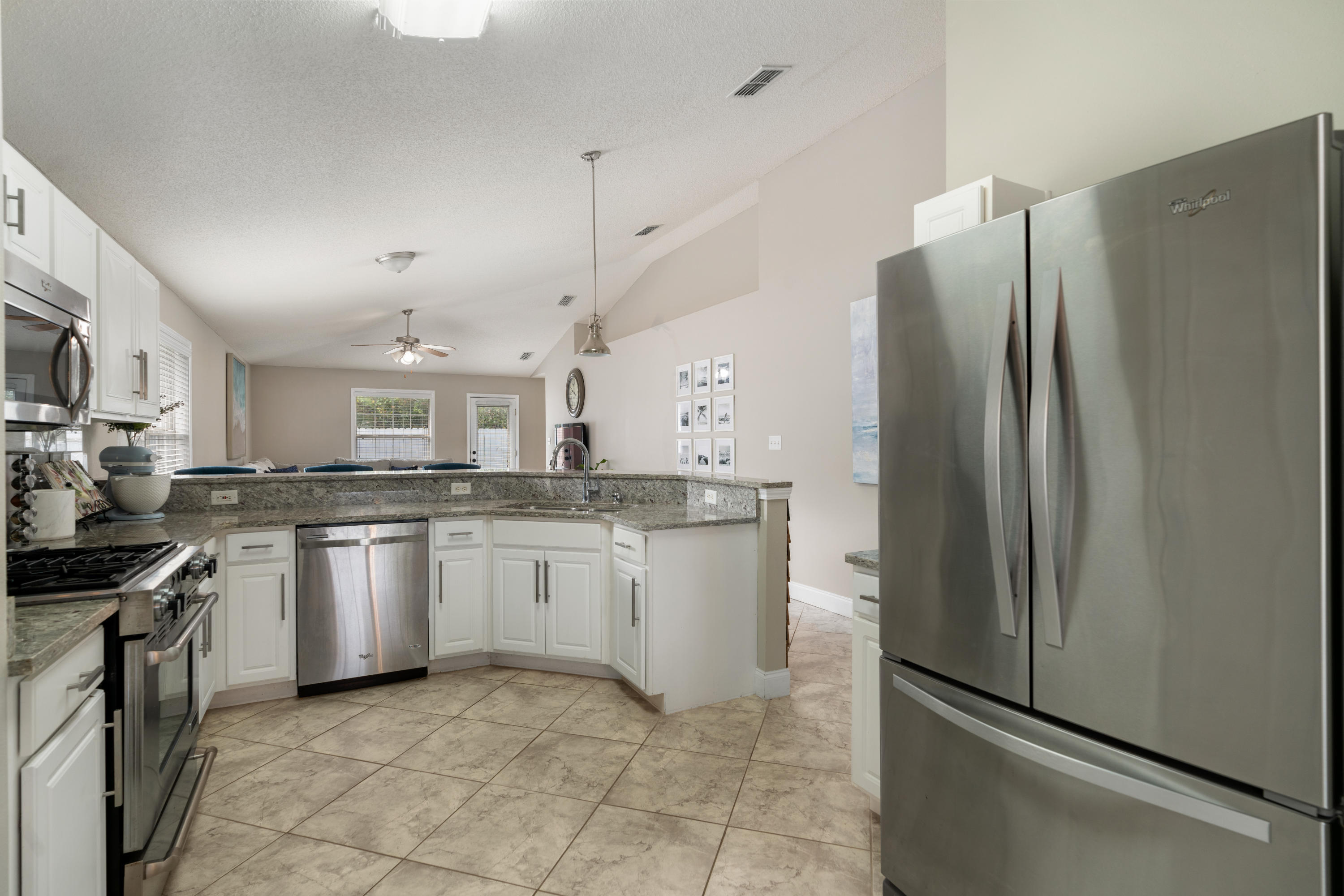 PARADISE RETREAT - Residential