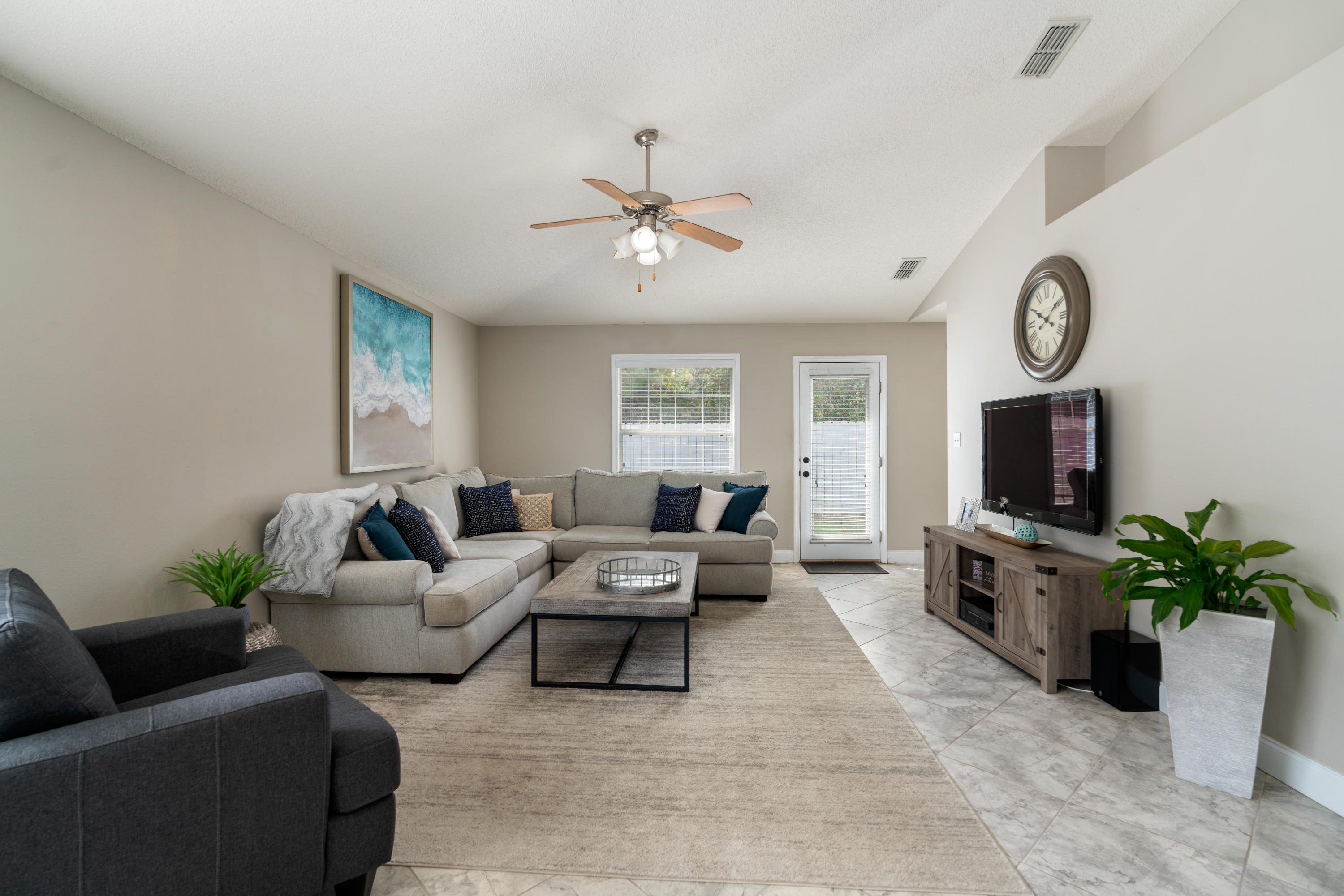 PARADISE RETREAT - Residential