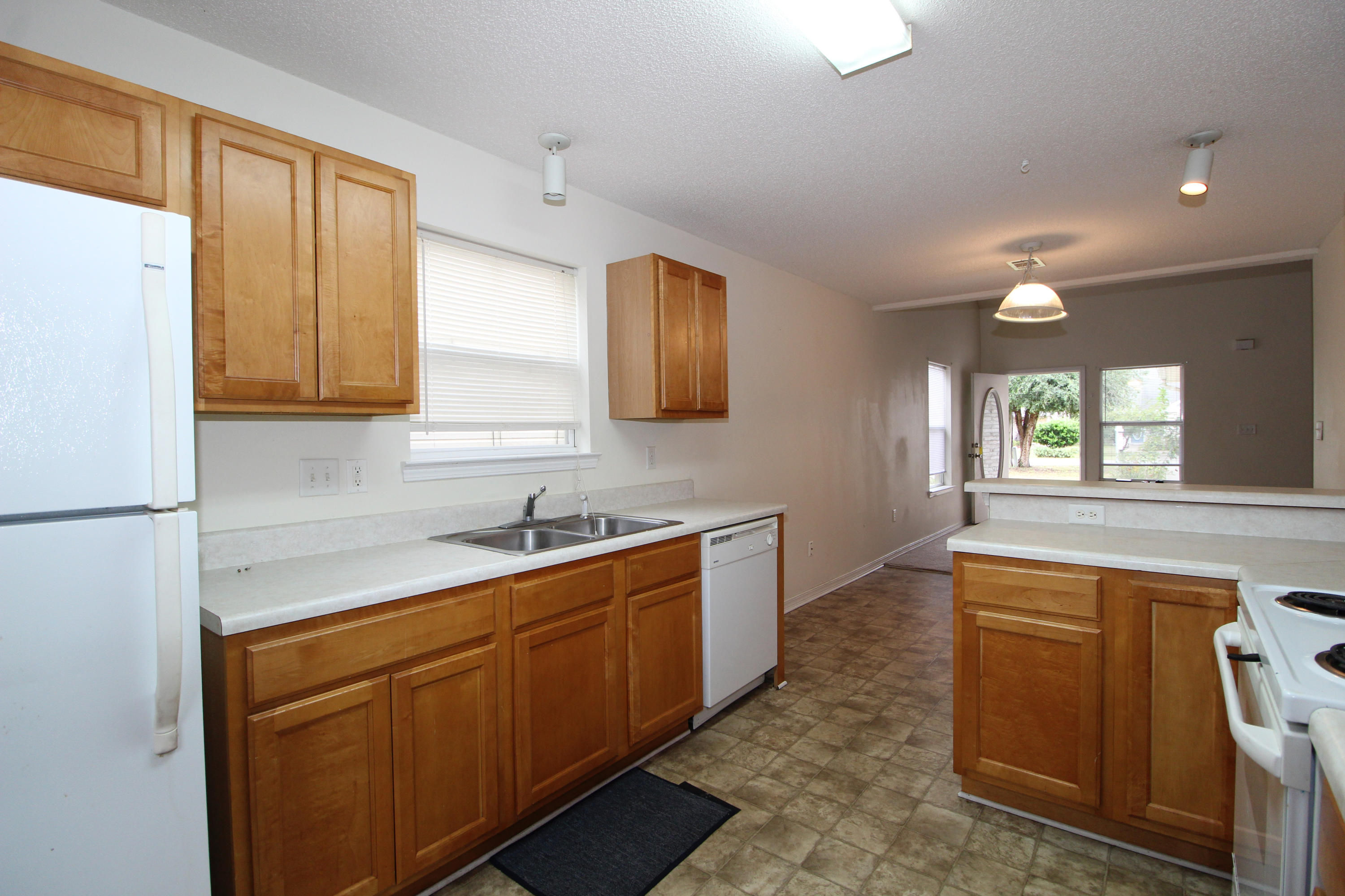 SANTA ROSA OAKS CONDOMINIUM - Residential