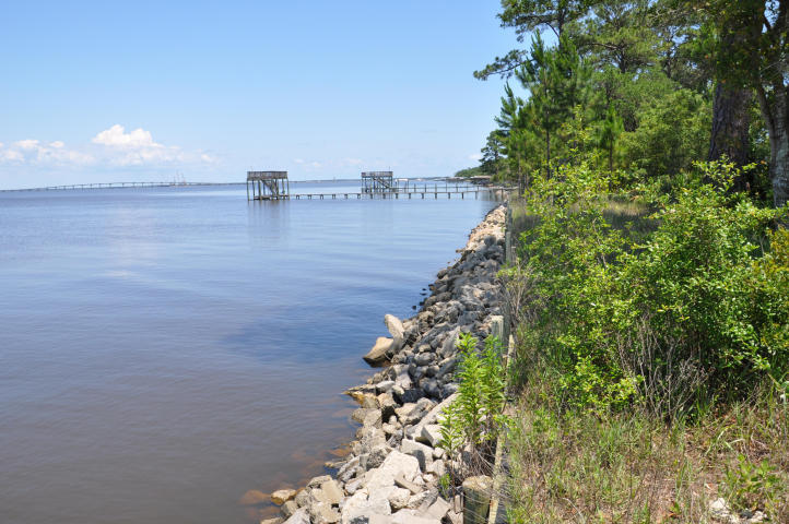 SECLUSION BAY - Land