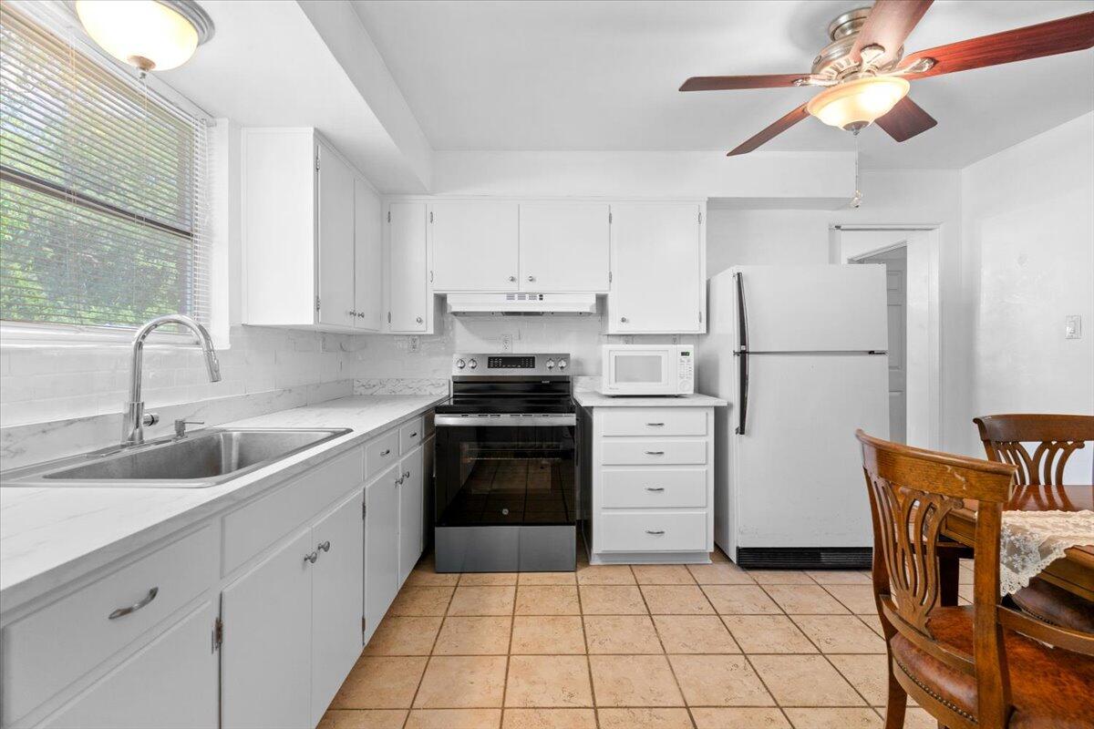 ****MOTIVATED SELLERS!!!! ******Beautifully well maintained home with a freshly painted kitchen cabinets, brand-new stove and dishwasher, brand new Roof replaced in Nov 2024 and a garage door for added privacy. Enjoy the serenity of the lush gardens that surround the property. Located walking distance of parks, Fort Walton Beach Rec Center, shopping, and more. Just 1.6 miles from a public access to Cinco Bayou and 3 miles to the Gulf--perfect for nature lovers and beachgoers. This charming home blends comfort, convenience, and tranquility in one of the area's most desirable locations. Don't miss this opportunity!