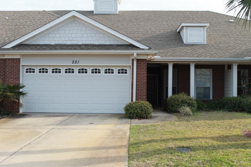 DIAMOND LAKES - Residential