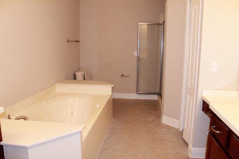 DIAMOND LAKES - Residential