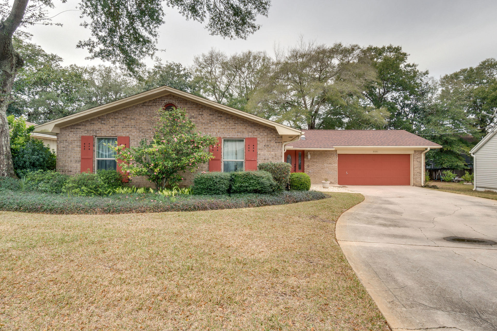 CHEROKEE WOODS - Residential