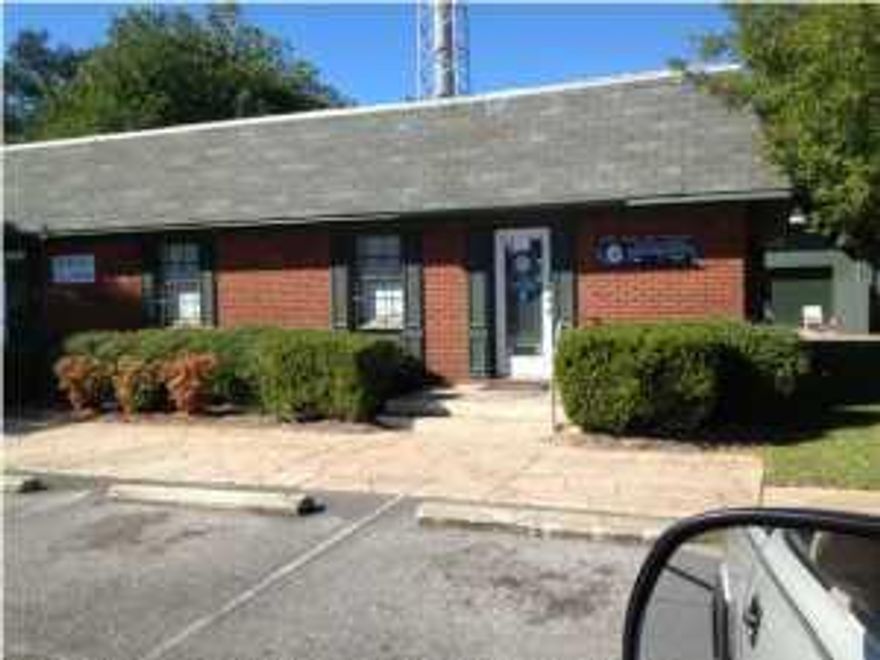 1,475 Square Feet of office space with frontage and marque space on busy Racetrack road.