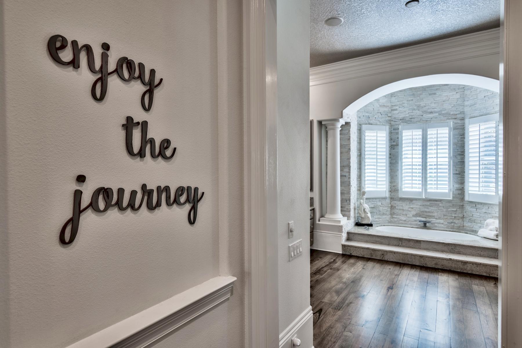 BURNT PINE - Residential