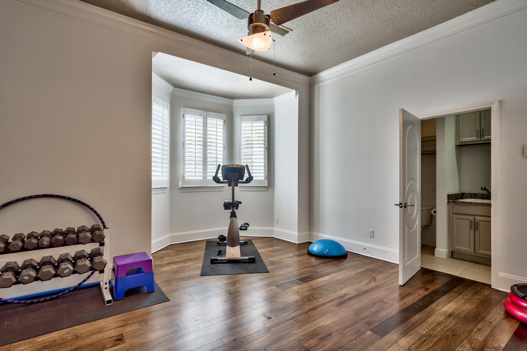 BURNT PINE - Residential