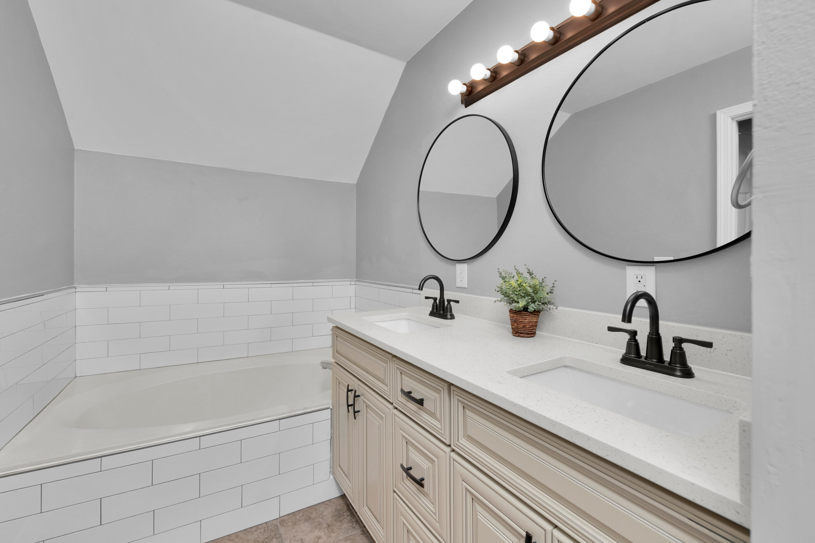 PINNACLE POINT - Residential